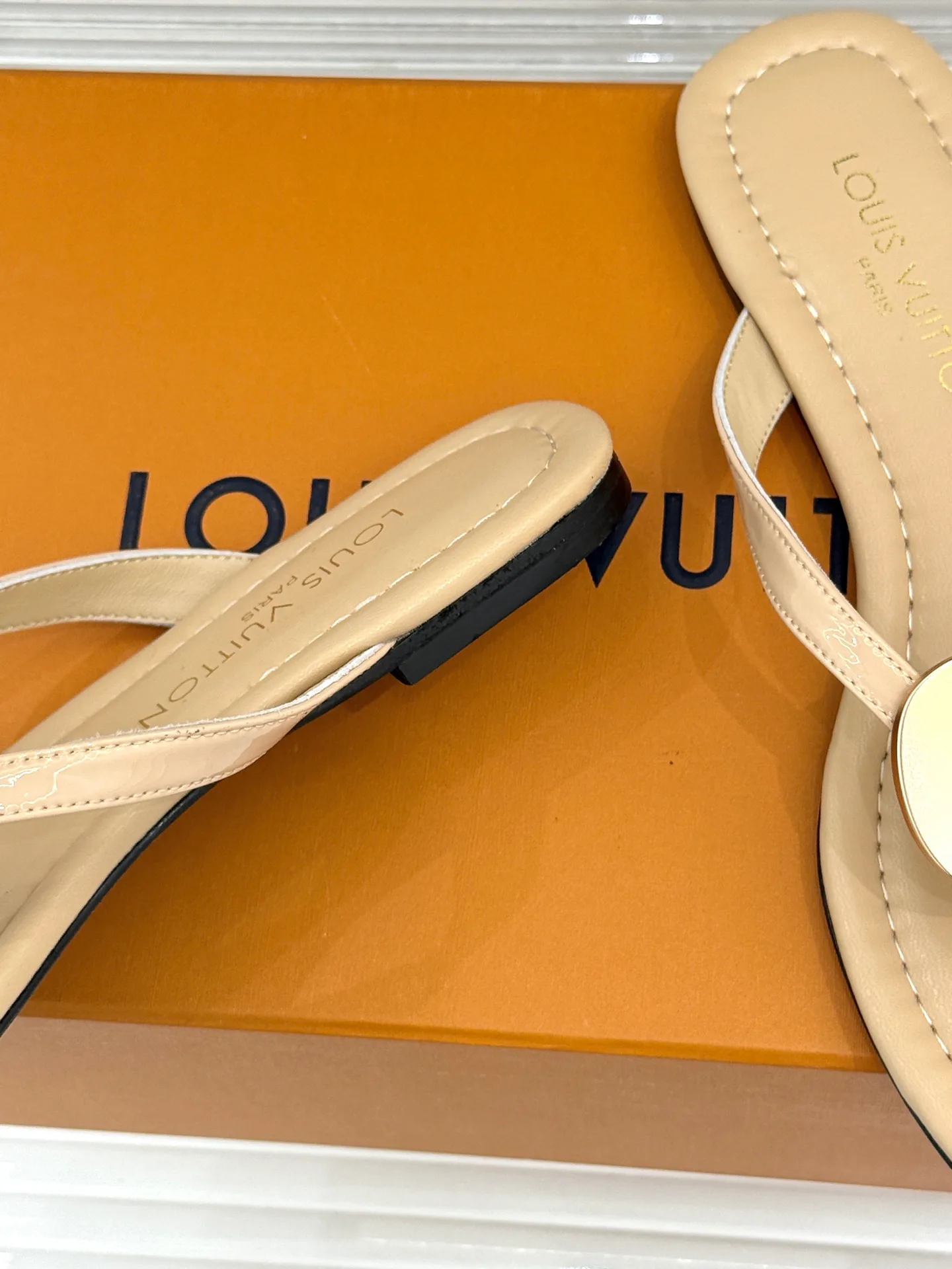 Women's Flip-Flops LOUIS VUITTON 17596995