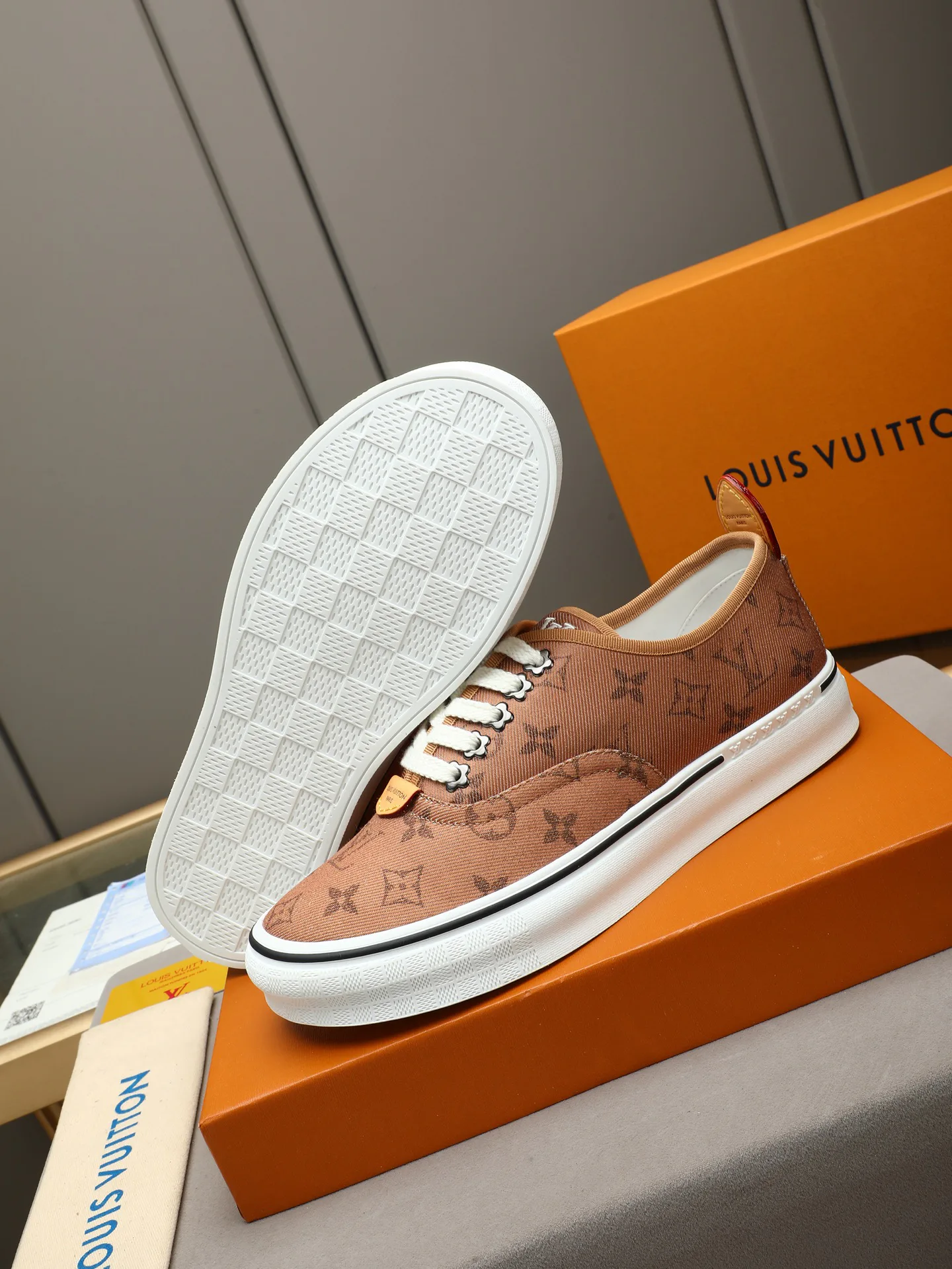 Women's Sneakers LOUIS VUITTON 17947260