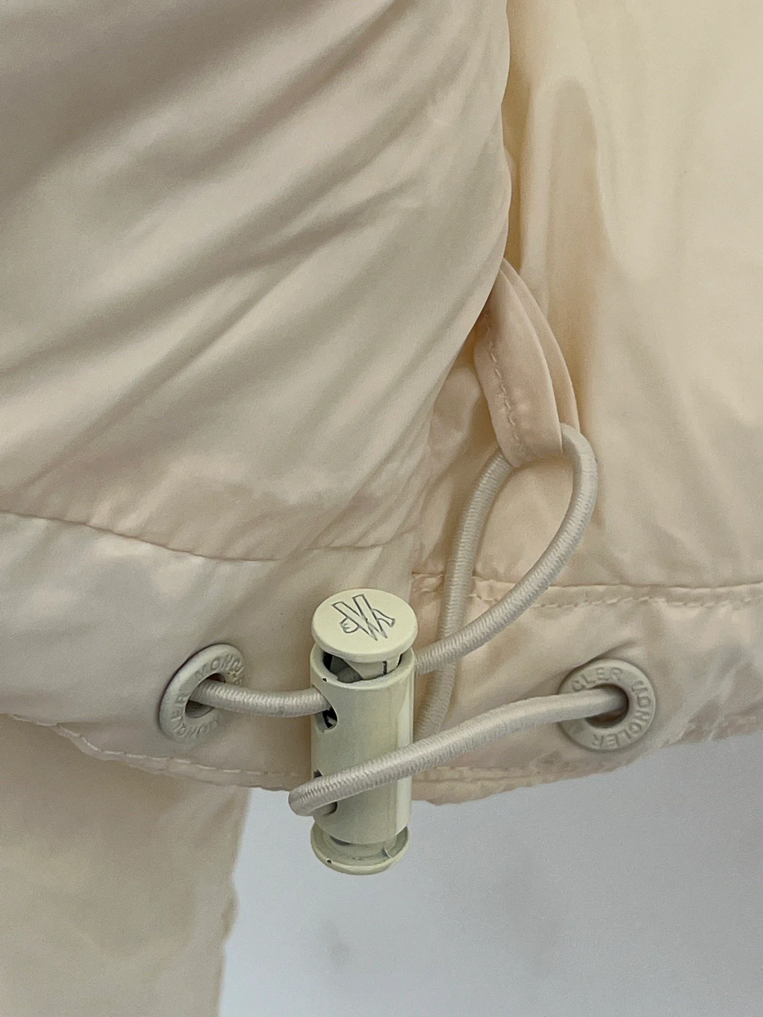 Women's Jackets And Down Jackets MONCLER 18416137