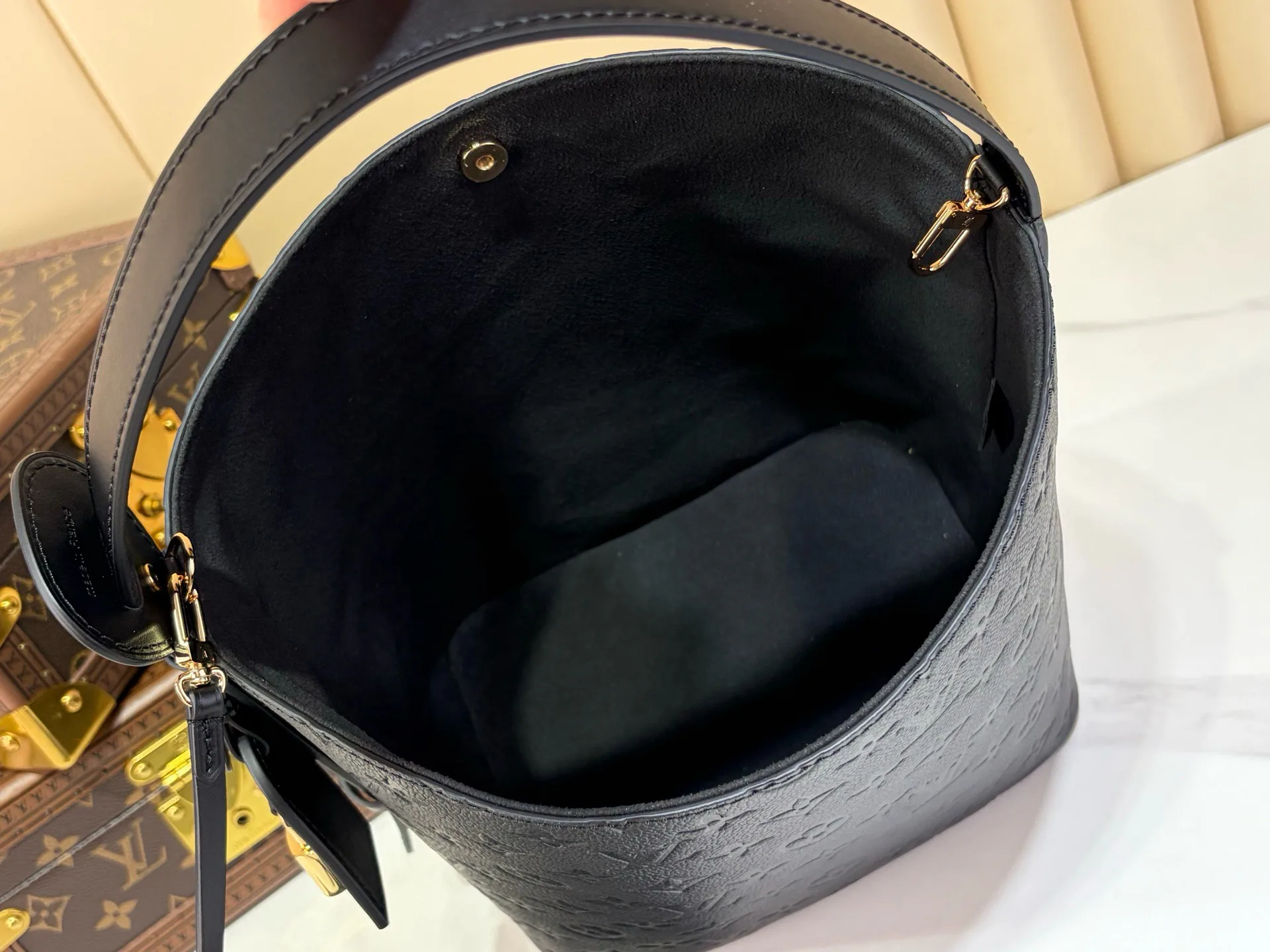 Women's Classic Handbags LOUIS VUITTON 17499364