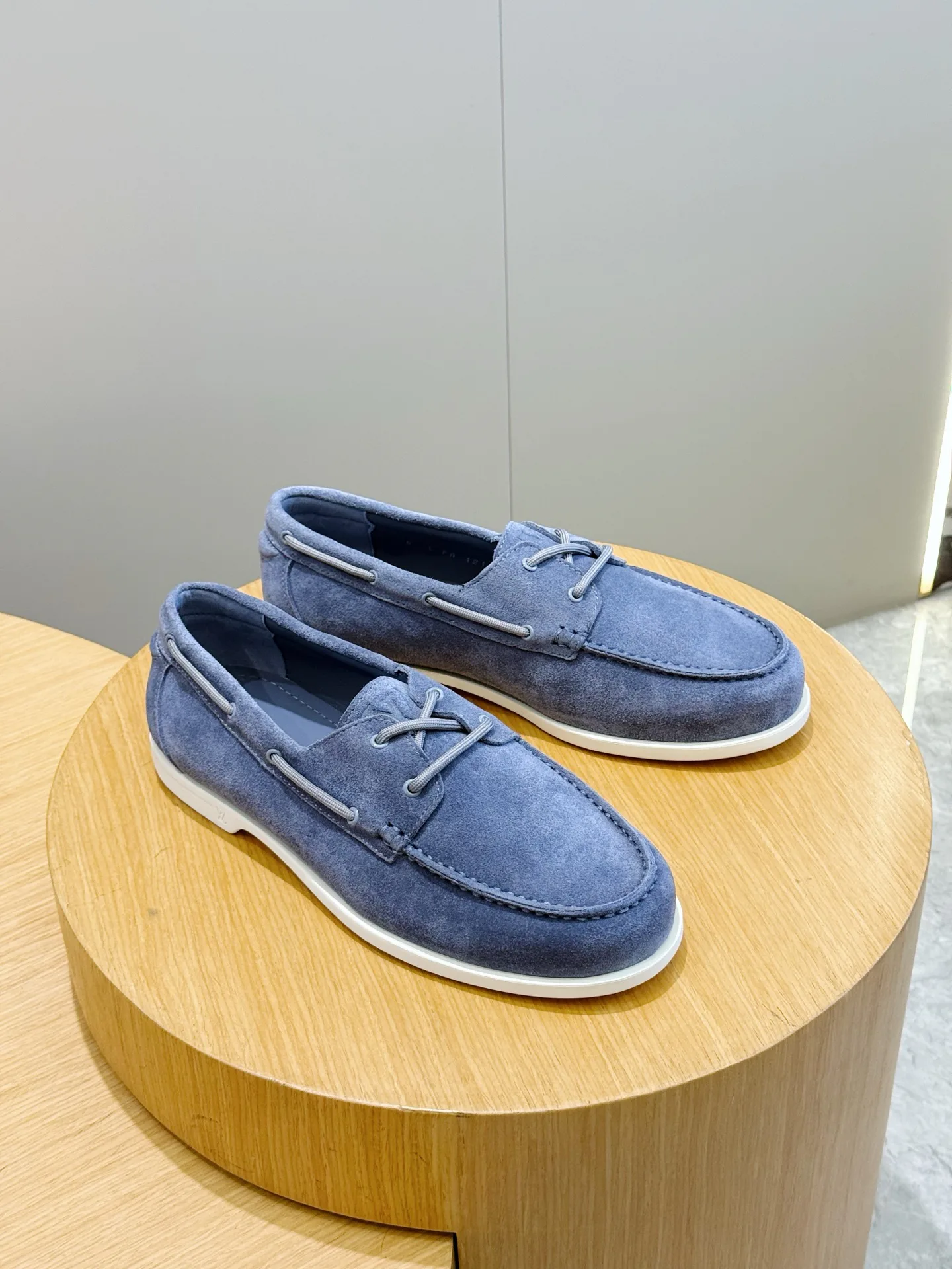 Men's Loafers And Dress Shoes LOUIS VUITTON 17923768