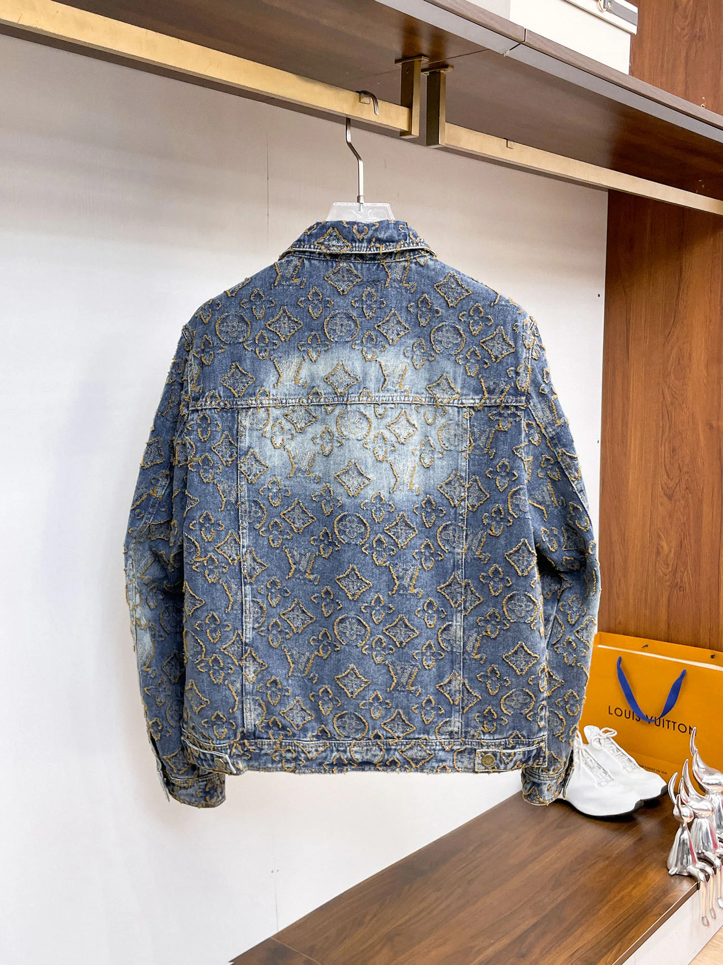Men's Jackets And Down Jackets LOUIS VUITTON 18197210