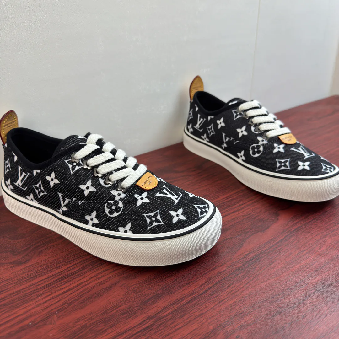 Women's Sneakers LOUIS VUITTON 18100540