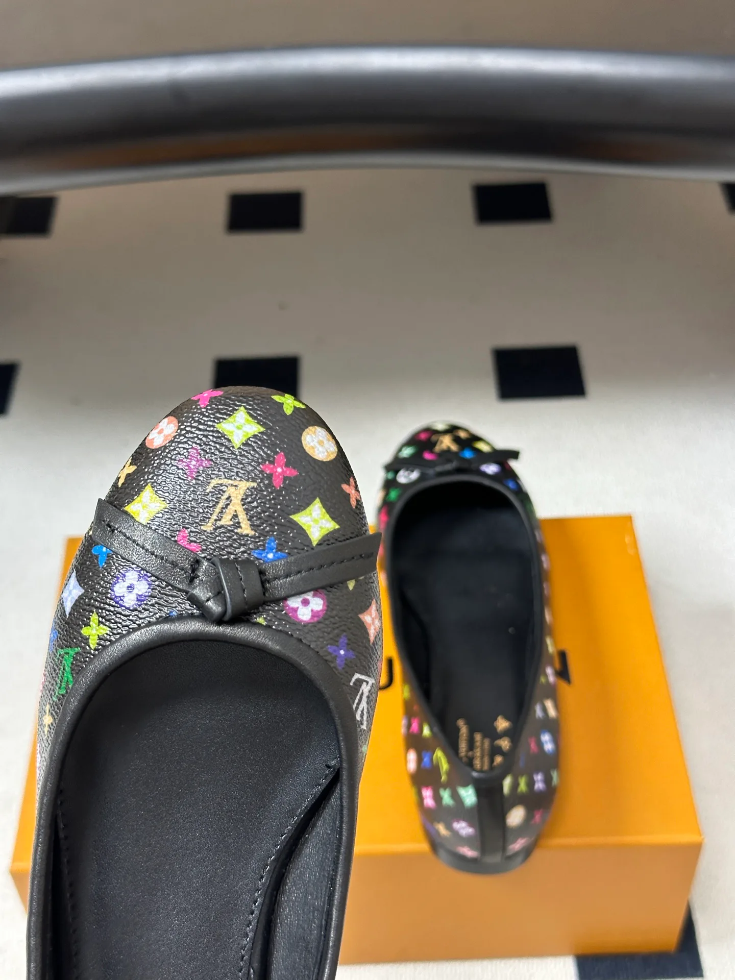 Women's Ballet Flats LOUIS VUITTON 18049409