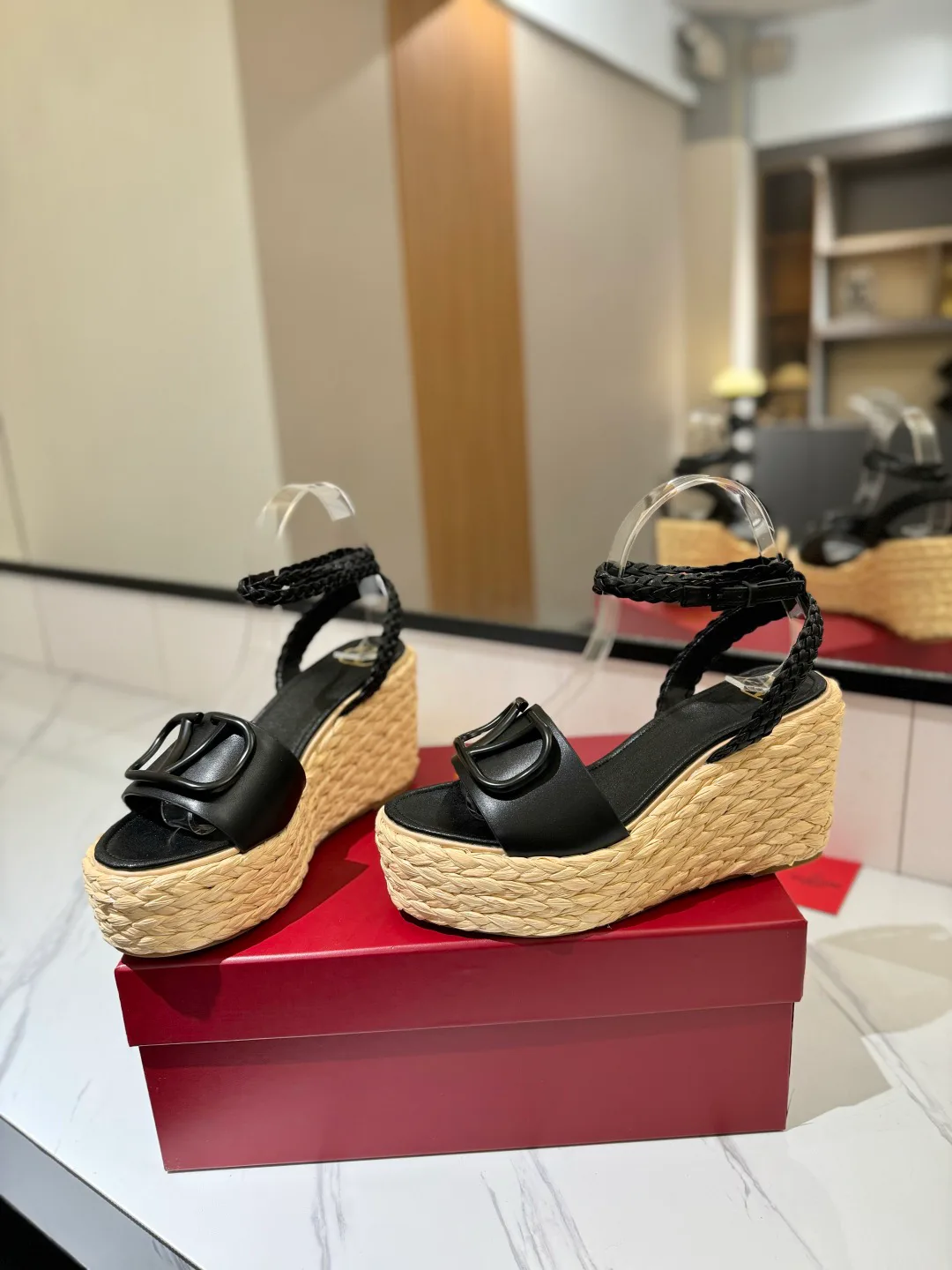 Women's Open-Toe Sandals VALENTINO 17946620