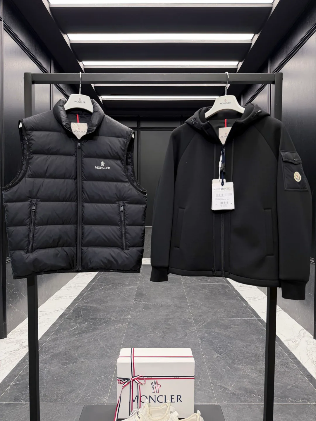Men's Jackets And Down Jackets MONCLER 18007864