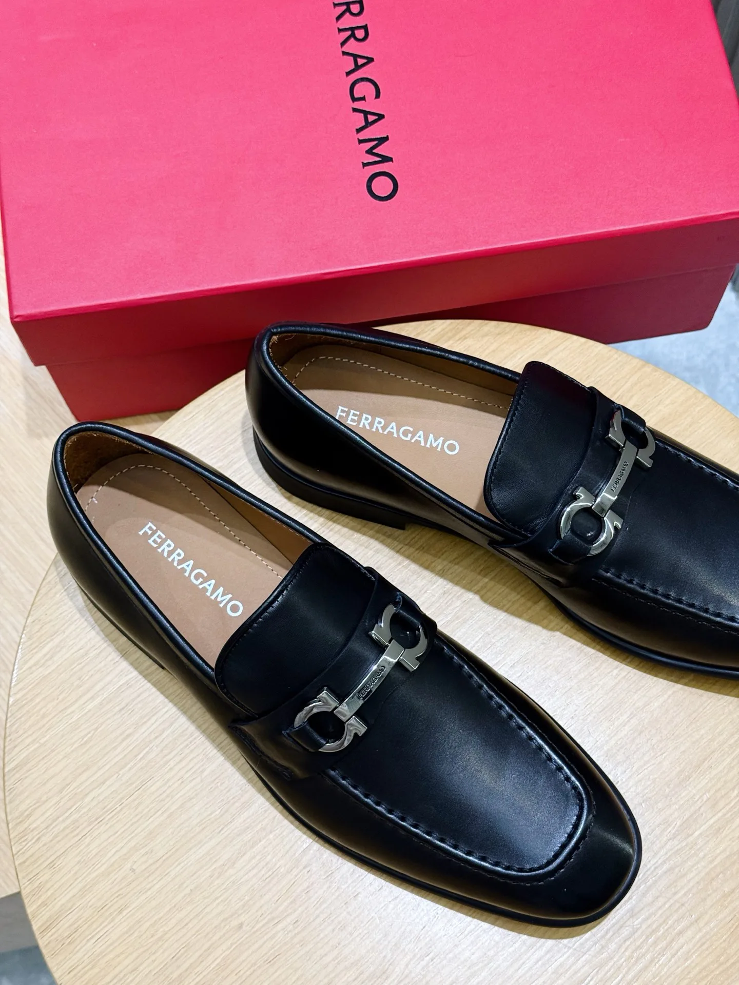 Men's Loafers And Dress Shoes SALVATORE FERRAGAMO 18101482