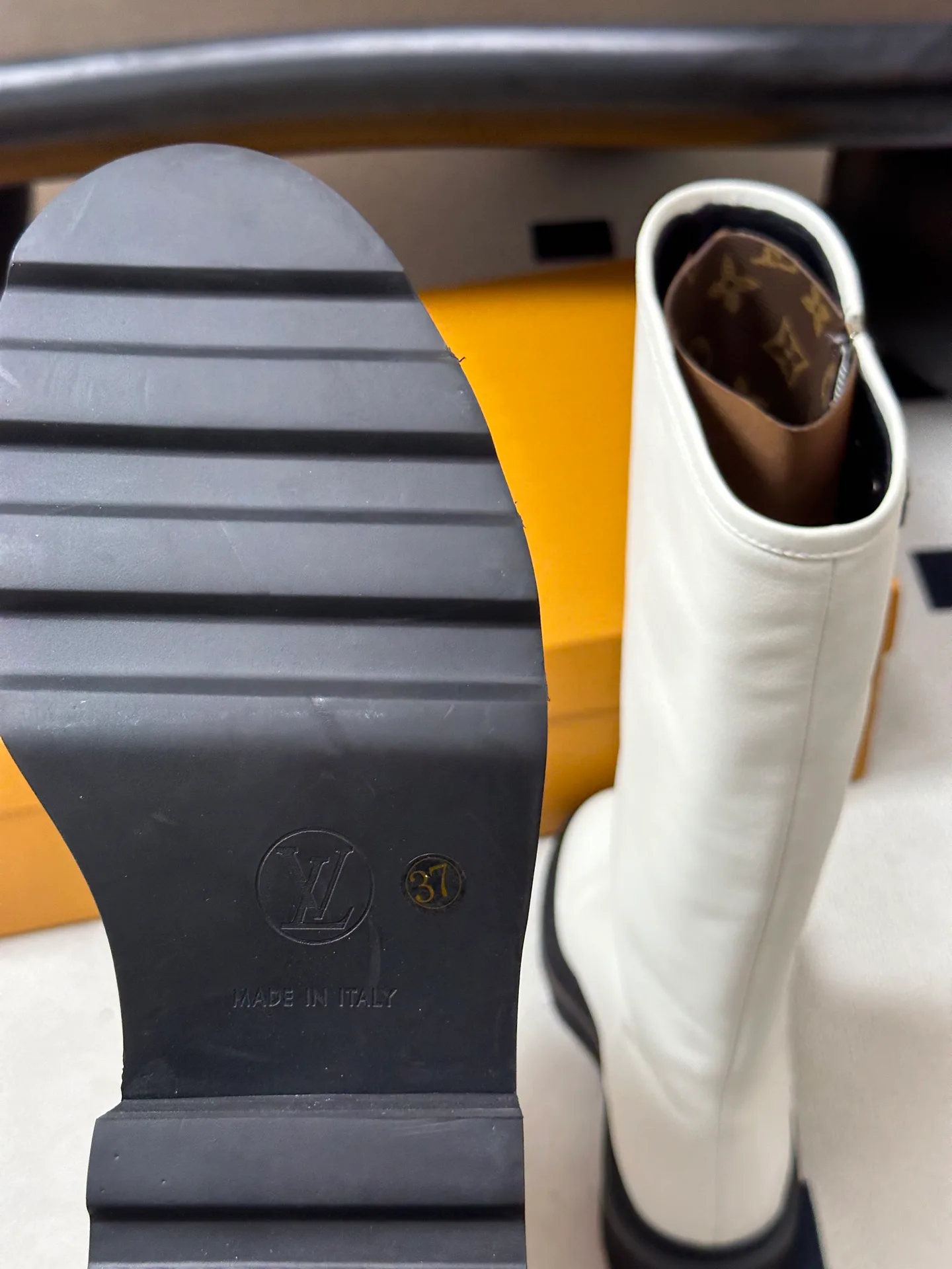 Women's Boots LOUIS VUITTON 18392520