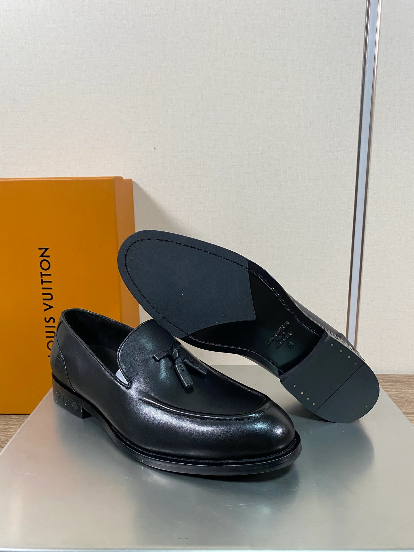 Men's Loafers And Dress Shoes LOUIS VUITTON 18078665