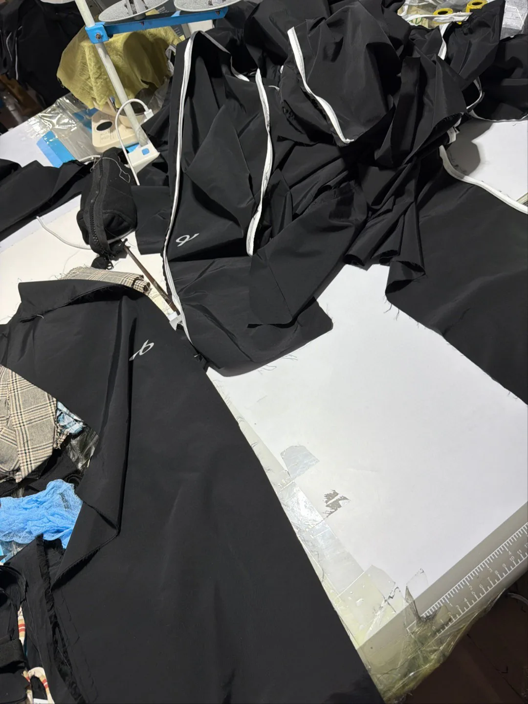 Men's Trousers BALENCIAGA 16991161