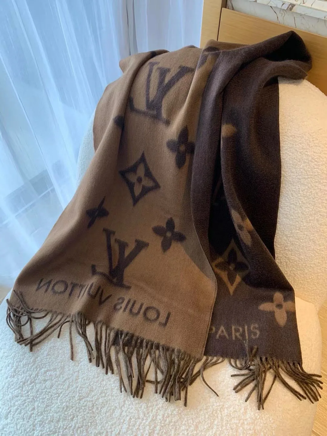 Scarves LOUIS VUITTON 18141172