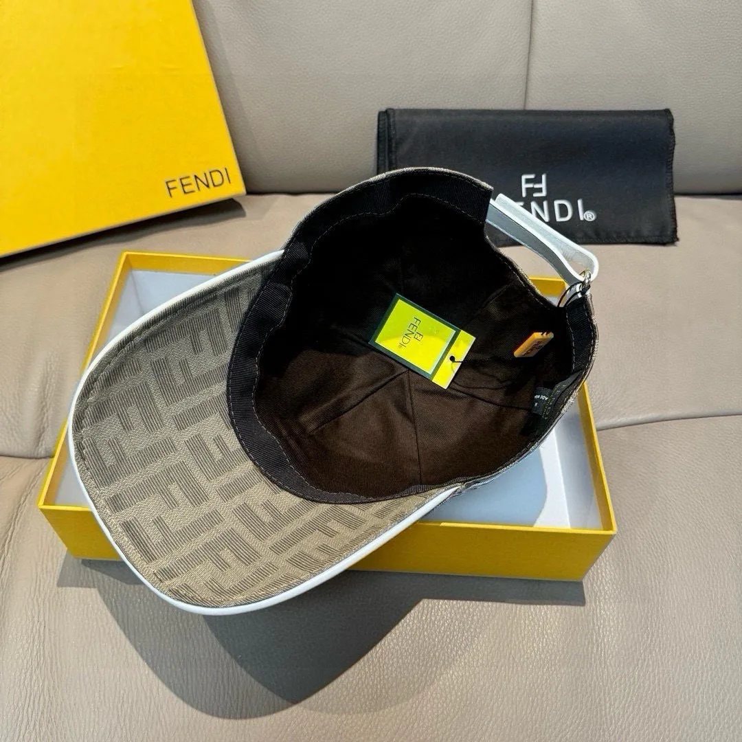 Hats FENDI 17515241