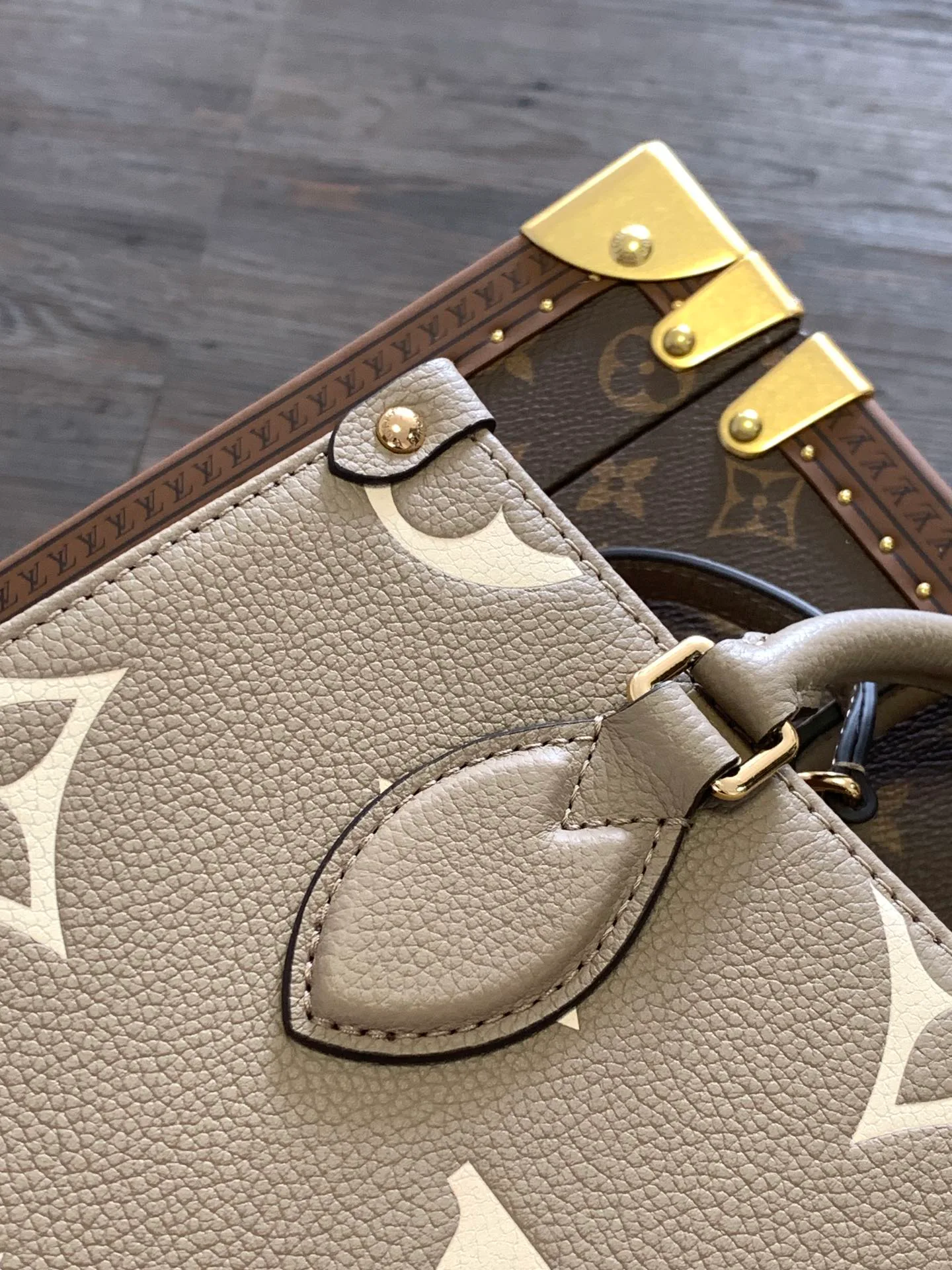 Women's Classic Handbags LOUIS VUITTON 18148123