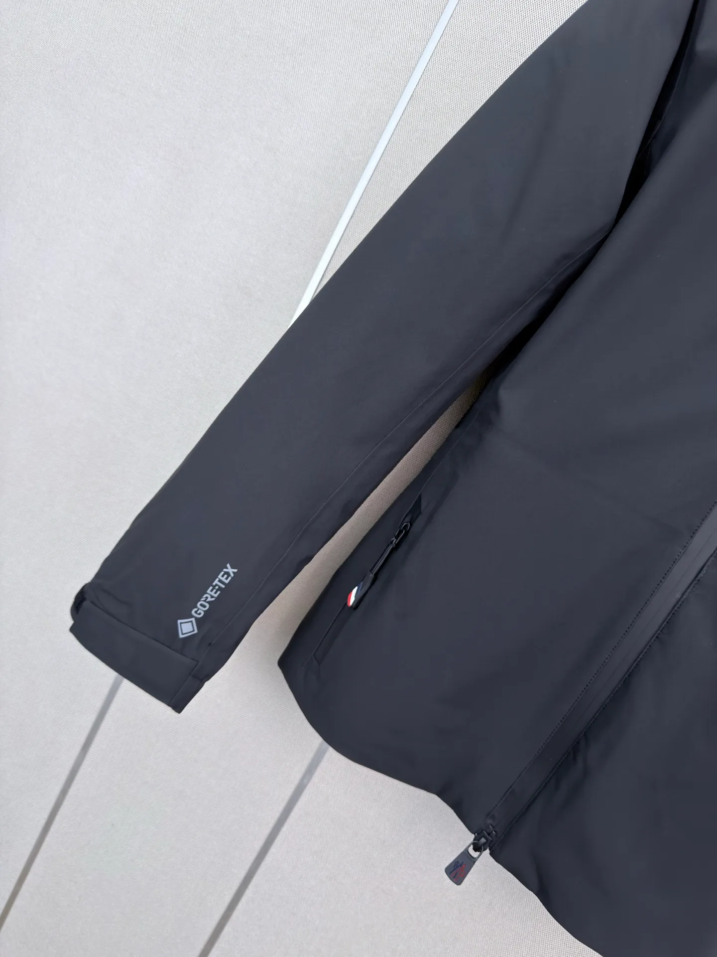 Women's Jackets And Down Jackets MONCLER 18501657