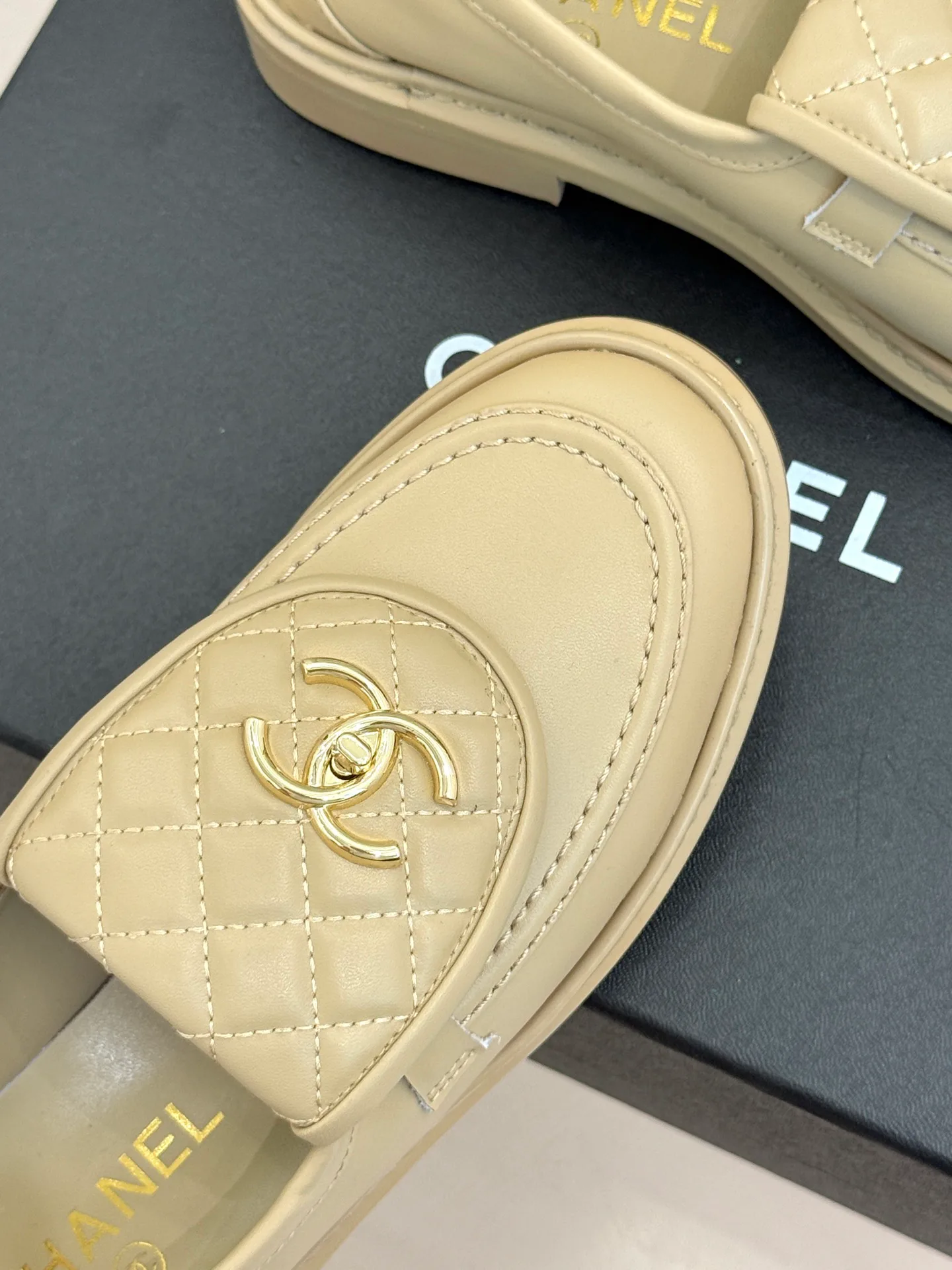 Women's Loafers And Moccasins CHANEL 17336069