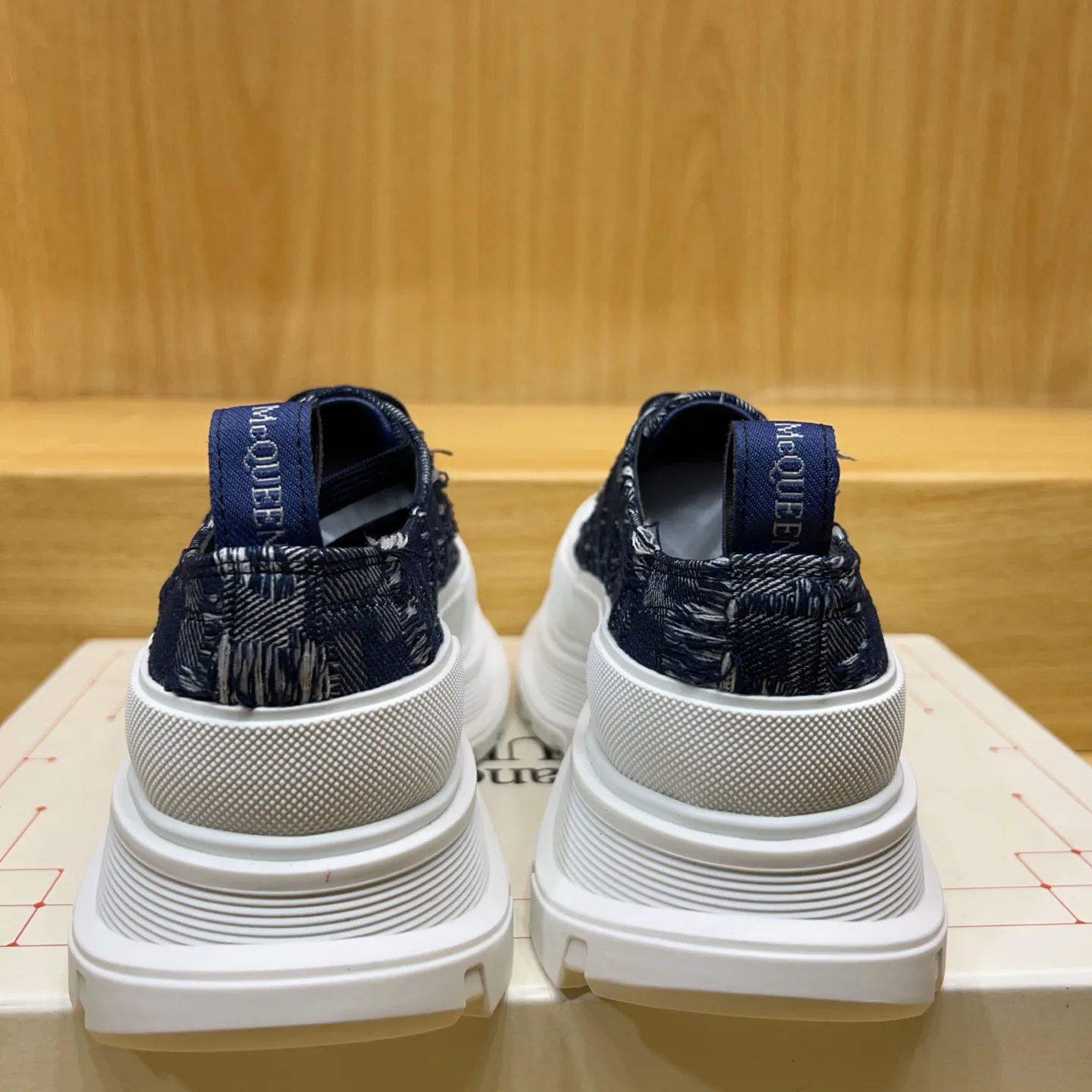 Women's Sneakers ALEXANDER MCQUEEN 17545304
