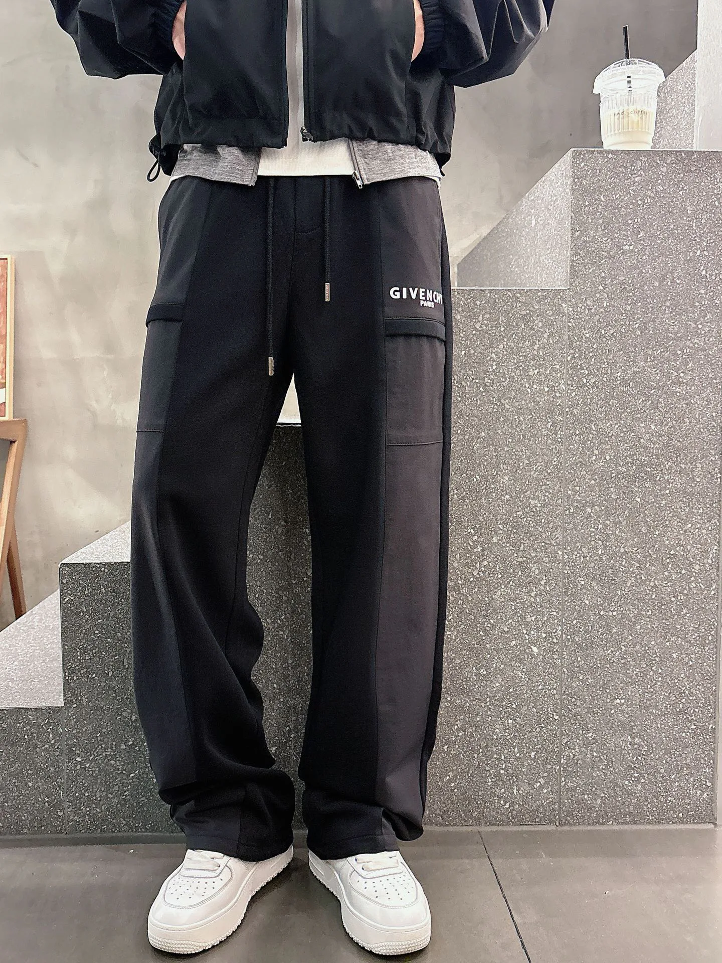 Men's Trousers GIVENCHY 18340448