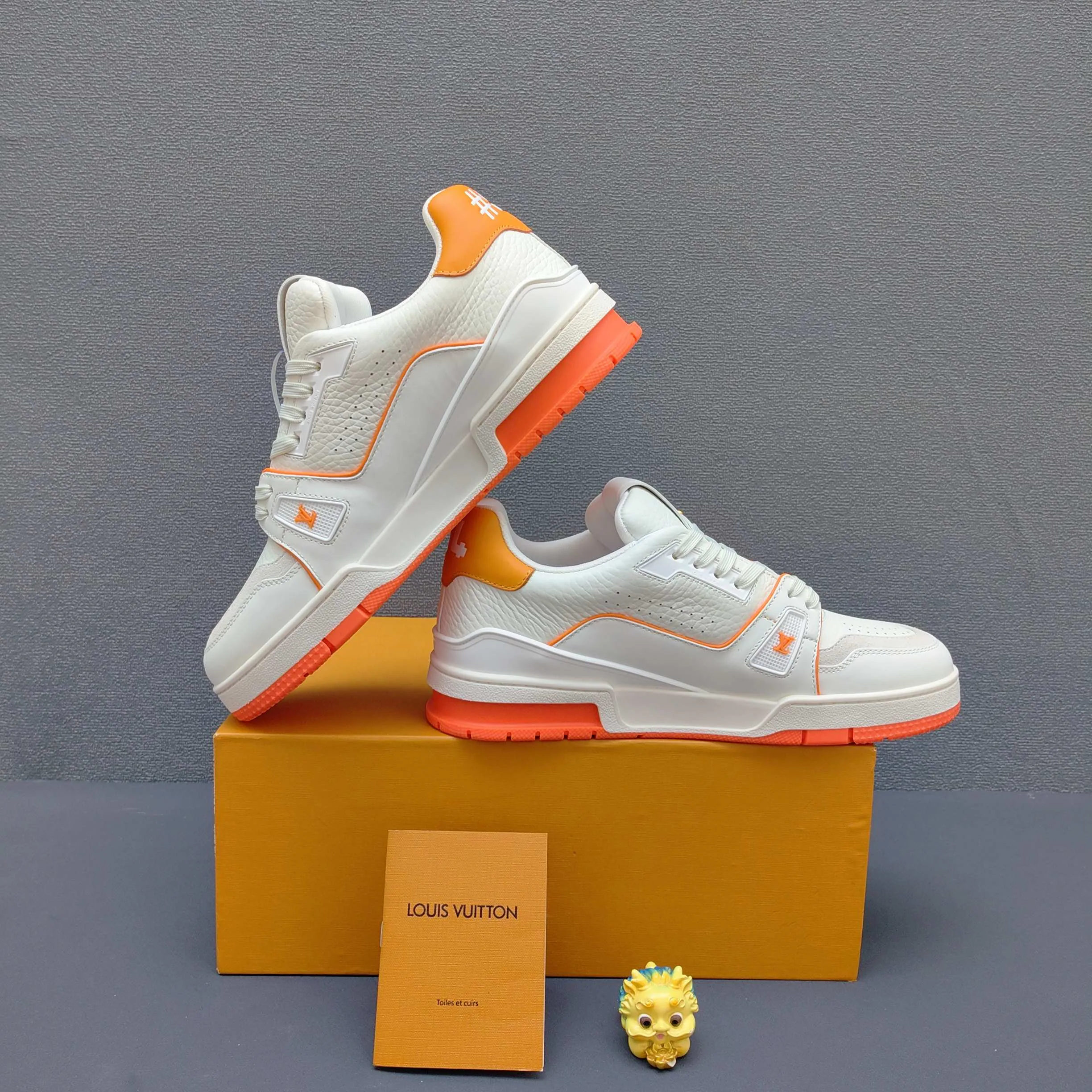 Women's Sneakers LOUIS VUITTON 17725122