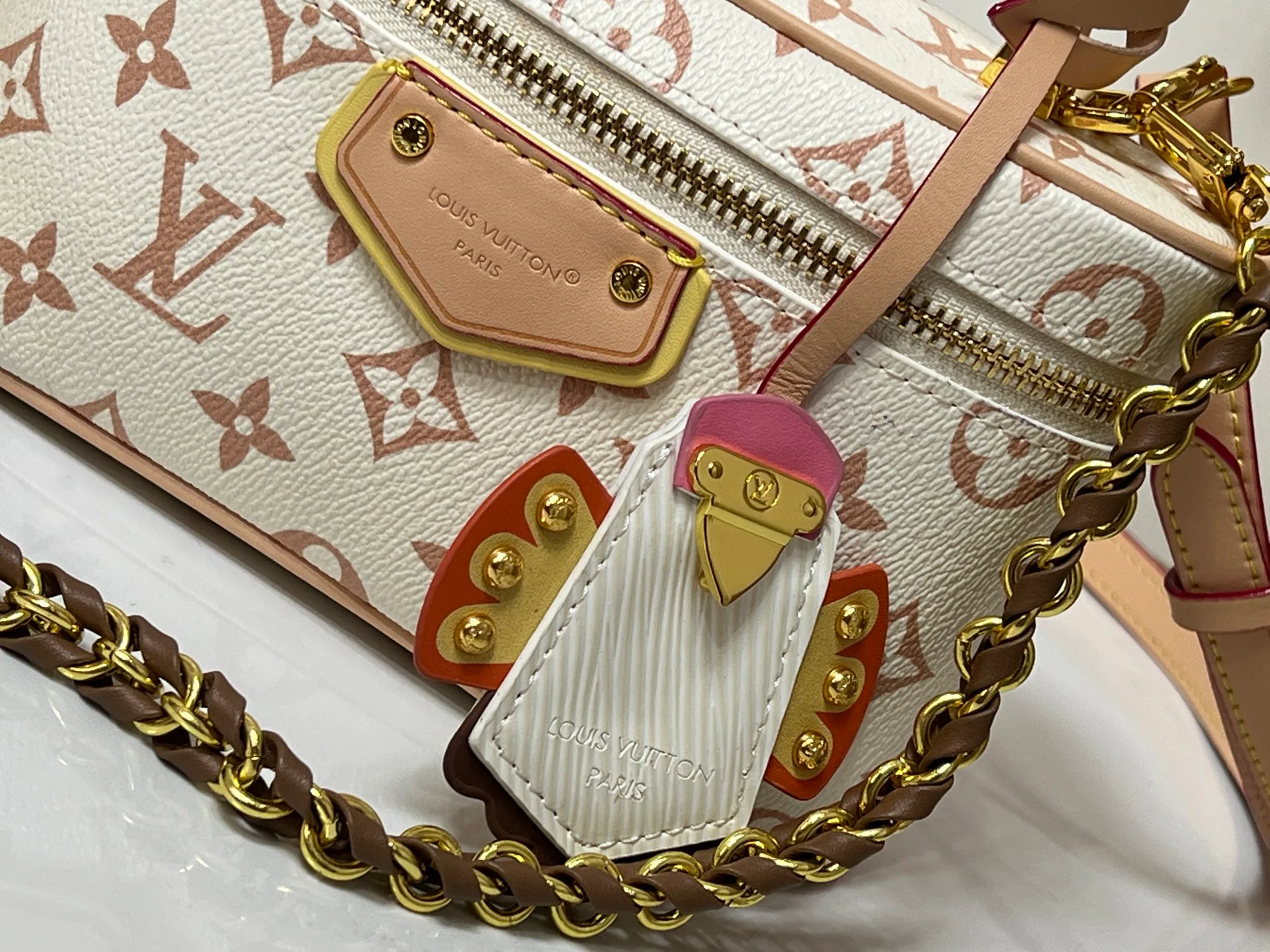 Women's Classic Handbags LOUIS VUITTON 17904080