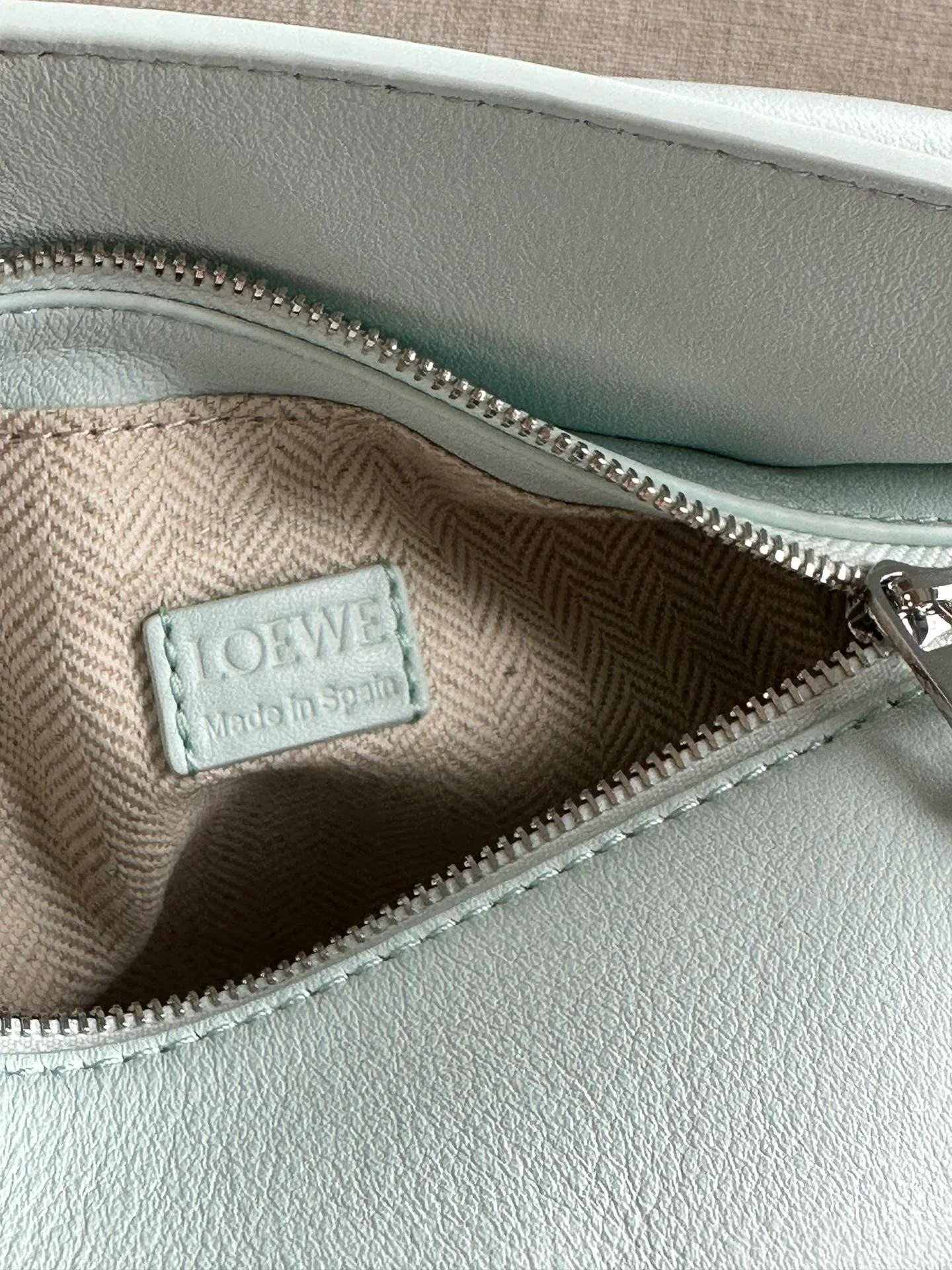 Women's Classic Handbags LOEWE 17818404