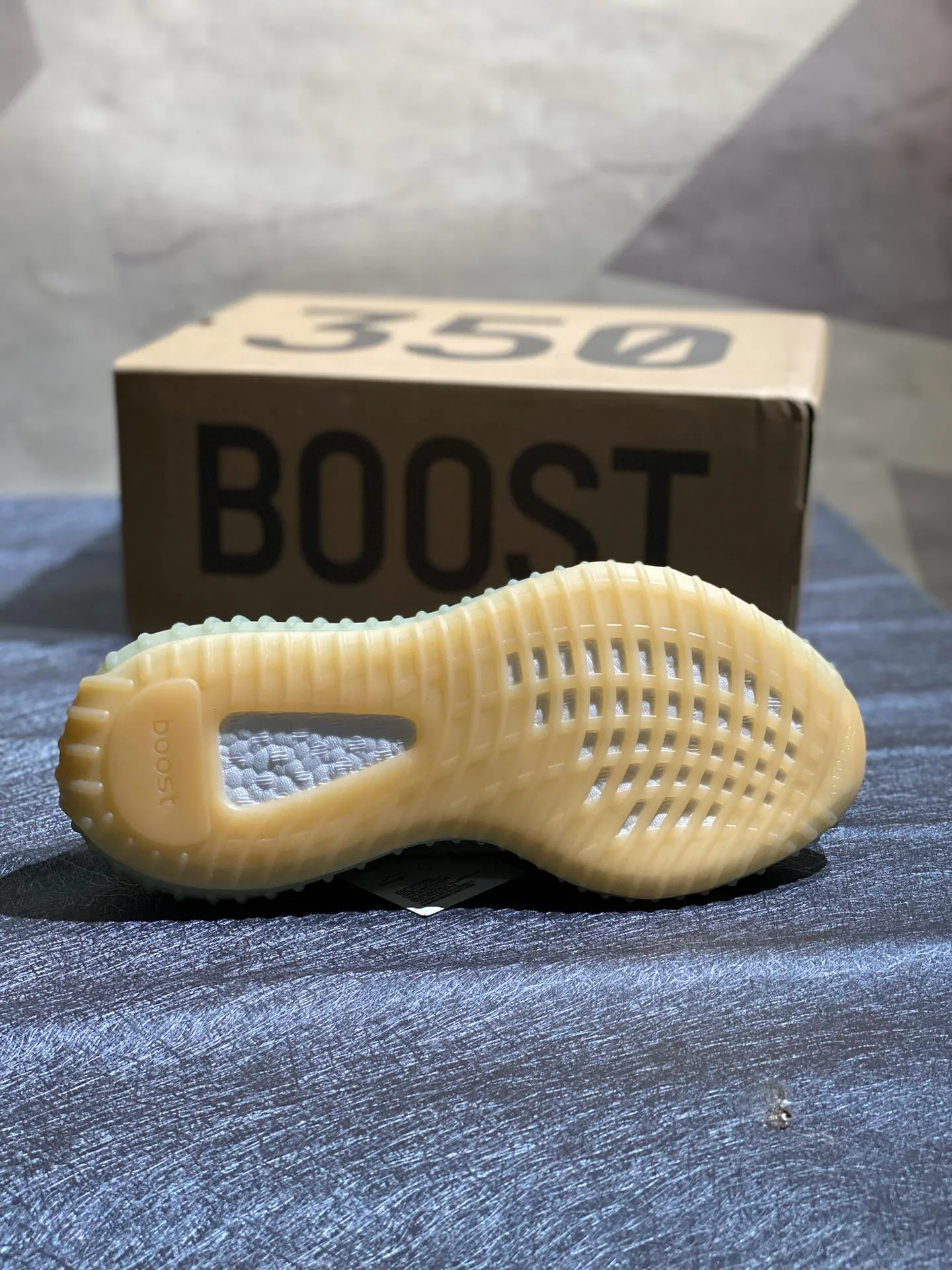 Women's Sneakers YEEZY 17326259
