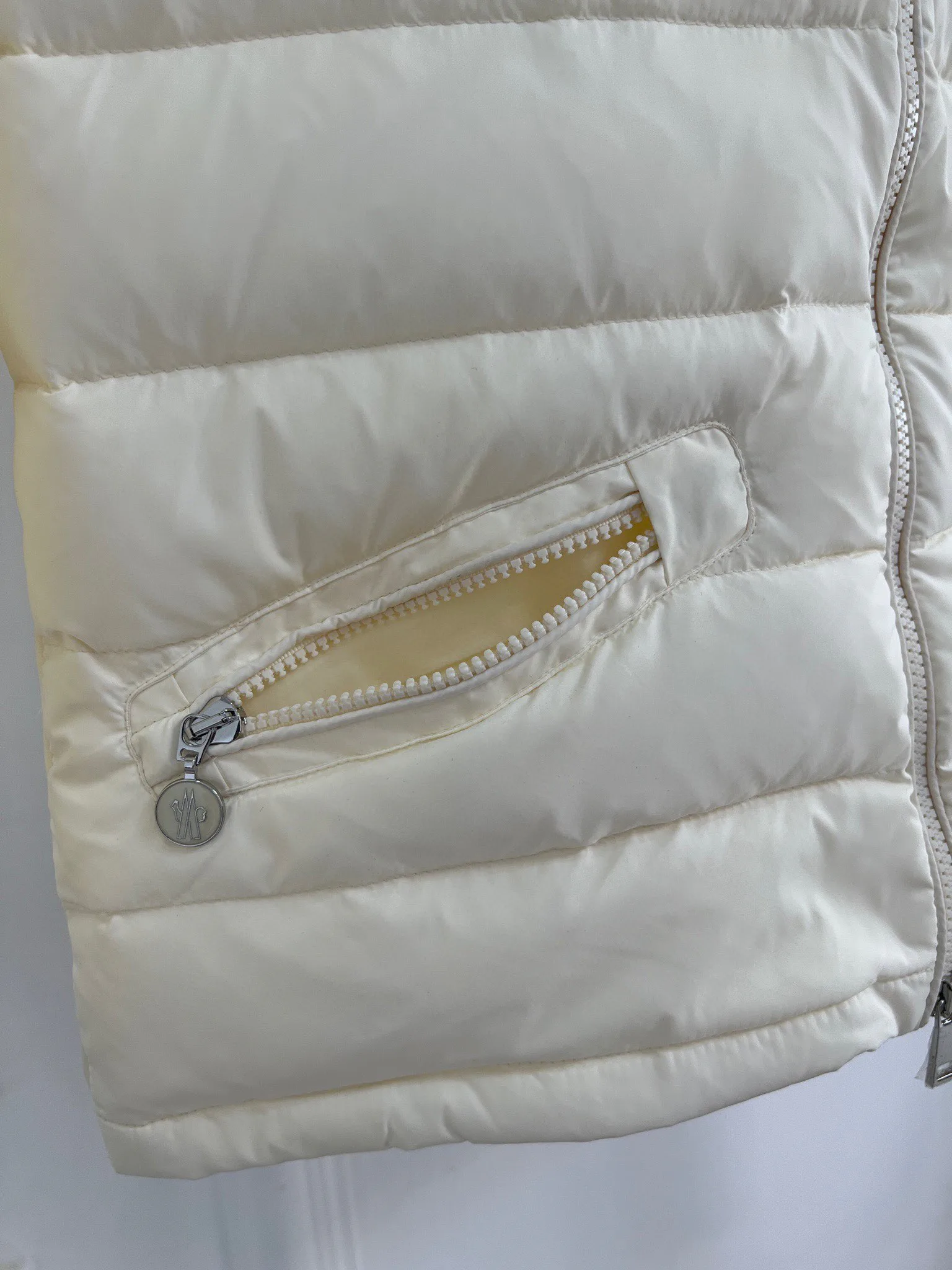 Women's Jackets And Down Jackets MONCLER 18416227