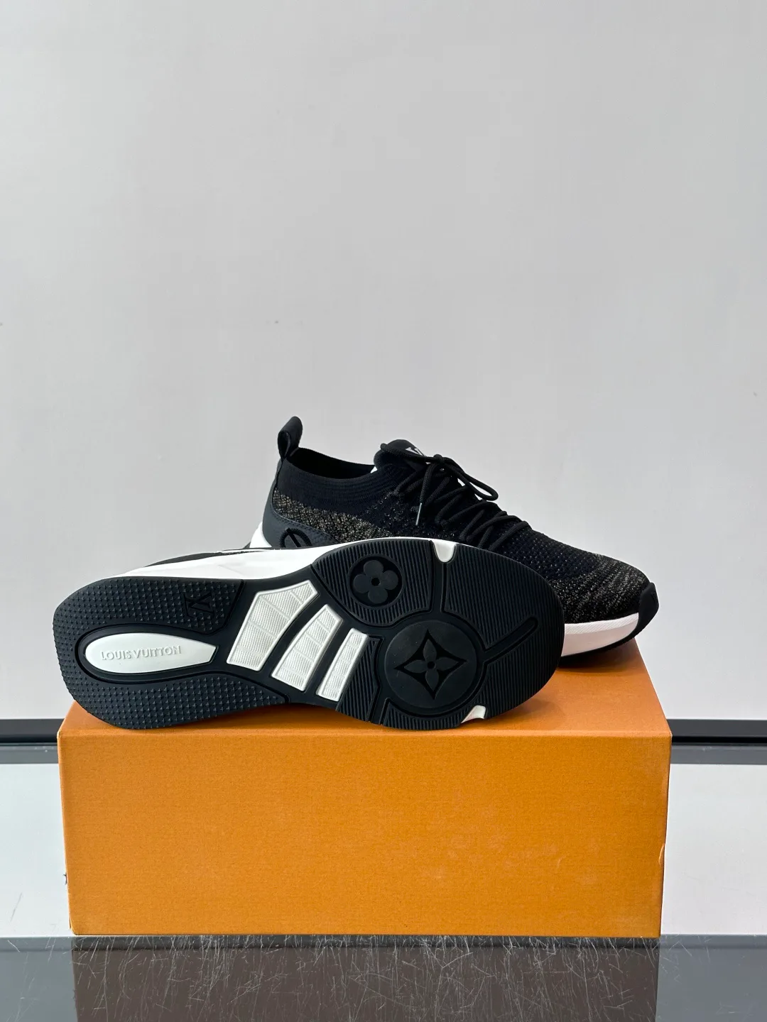 Men's Sneakers LOUIS VUITTON 18102384