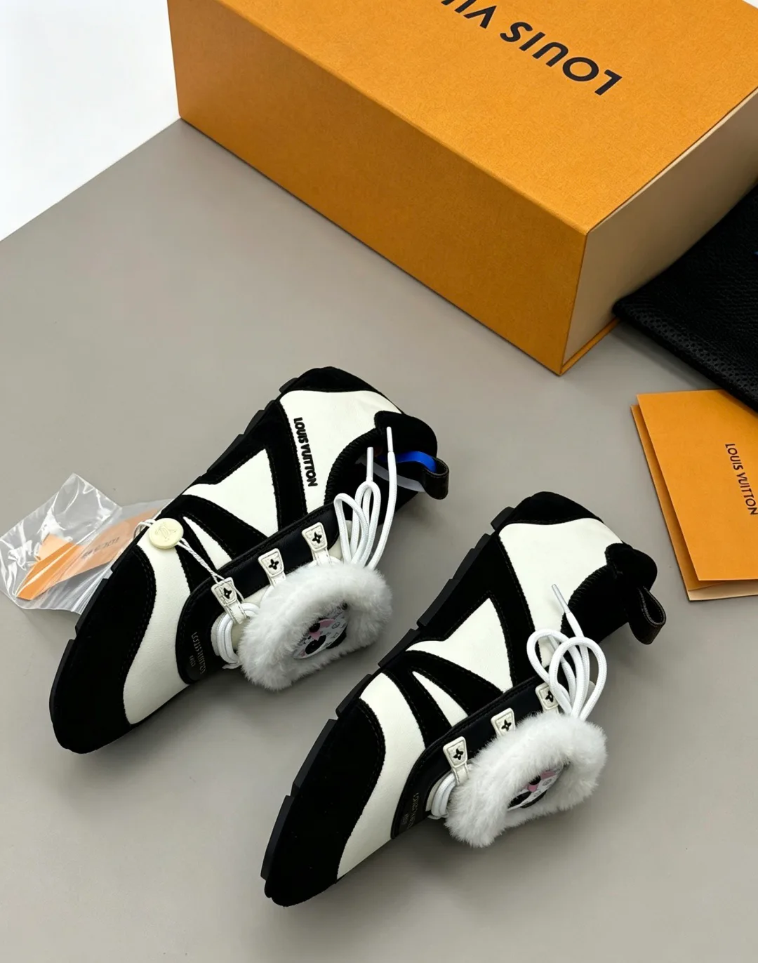 Women's Sneakers LOUIS VUITTON 18006200