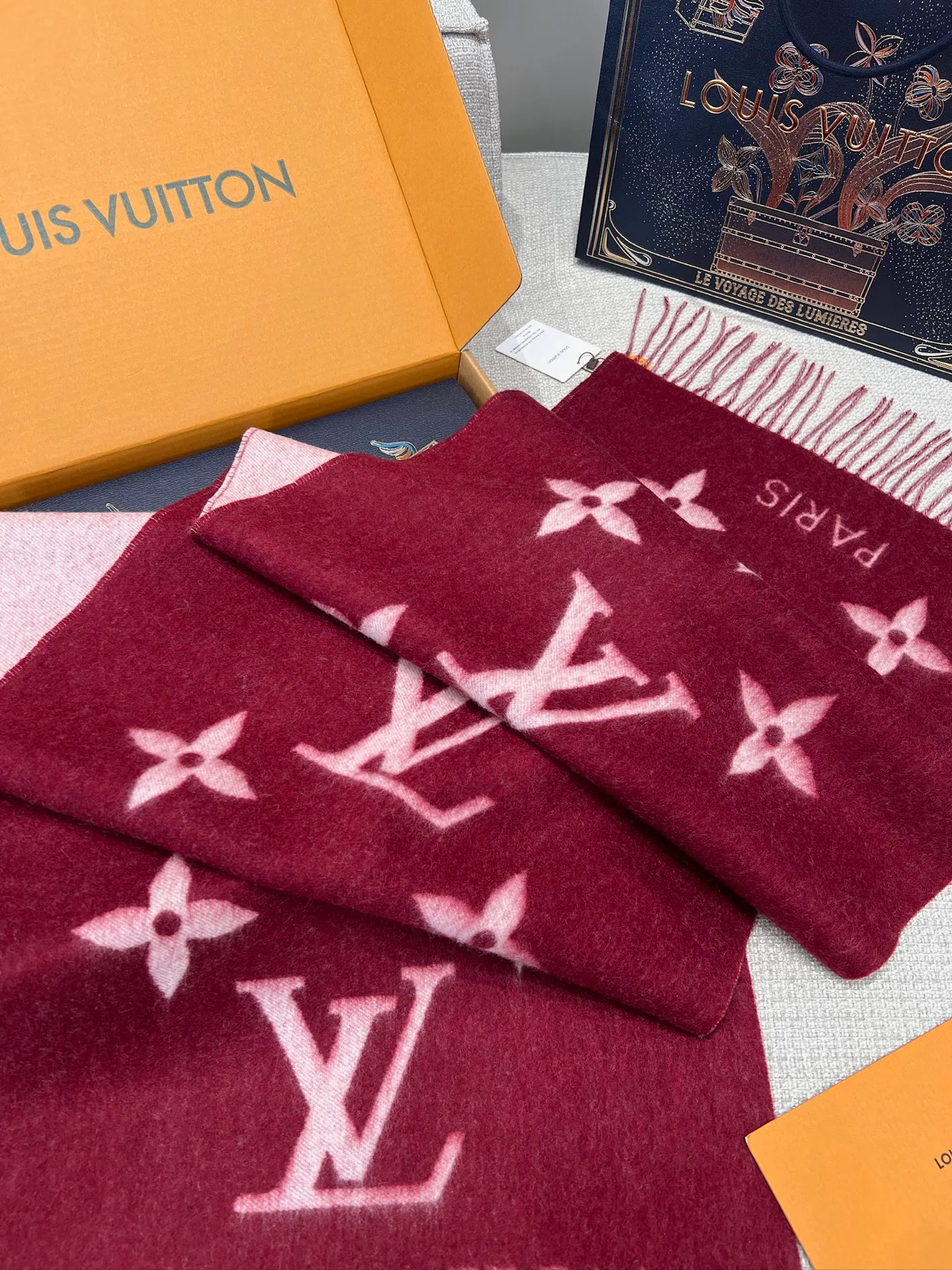 Scarves LOUIS VUITTON 18210446