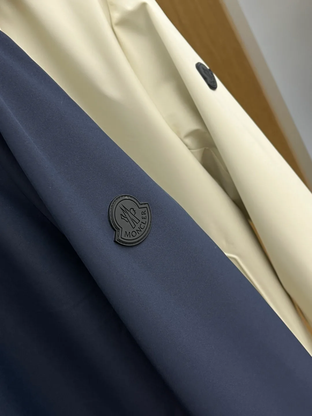 Men's Jackets And Down Jackets MONCLER 18244038