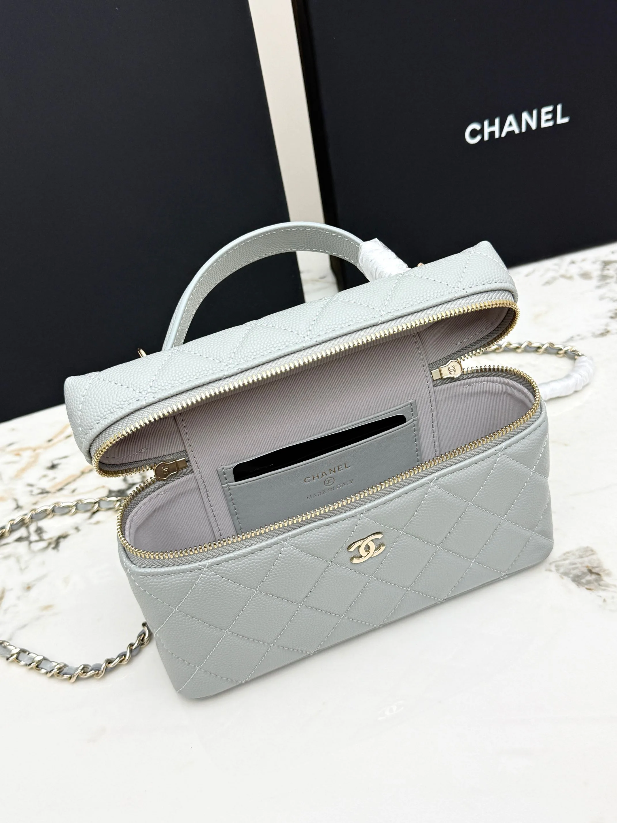 Women's Classic Handbags CHANEL 17949111