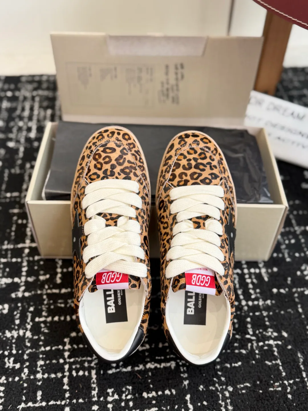 Women's Sneakers GOLDEN GOOSE 18305939