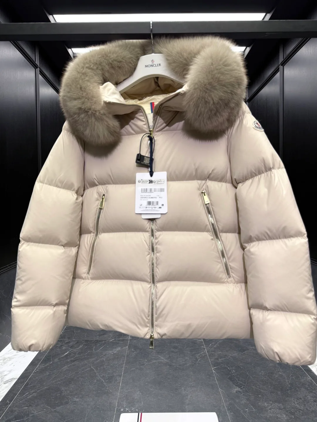 Women's Jackets And Down Jackets MONCLER 17964585