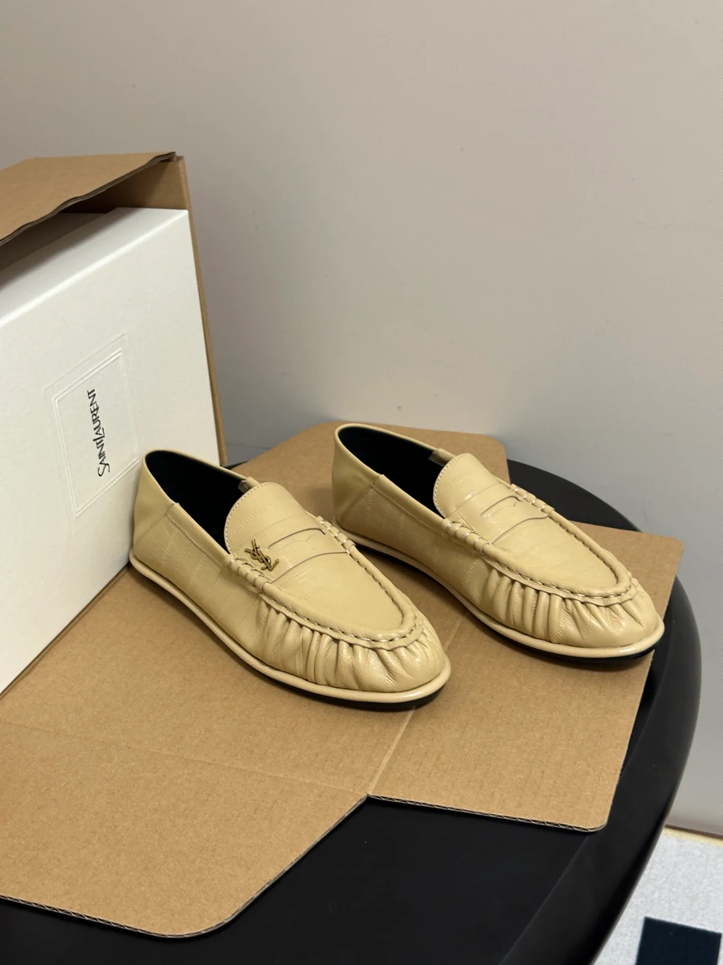 Women's Loafers And Moccasins SAINT LAURENT 18049120