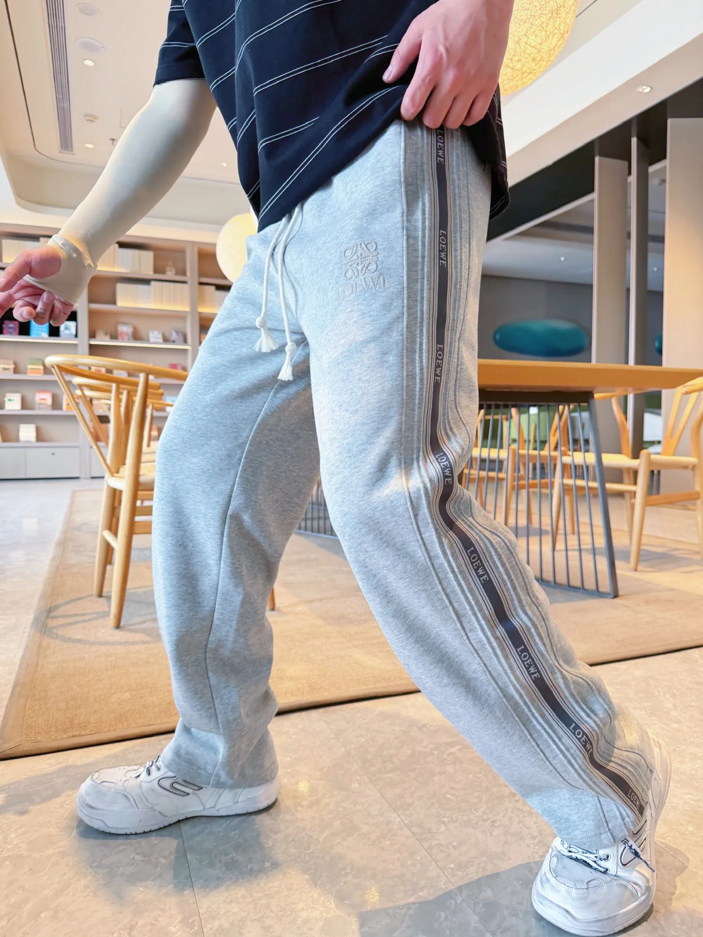 Men's Trousers LOEWE 18345732