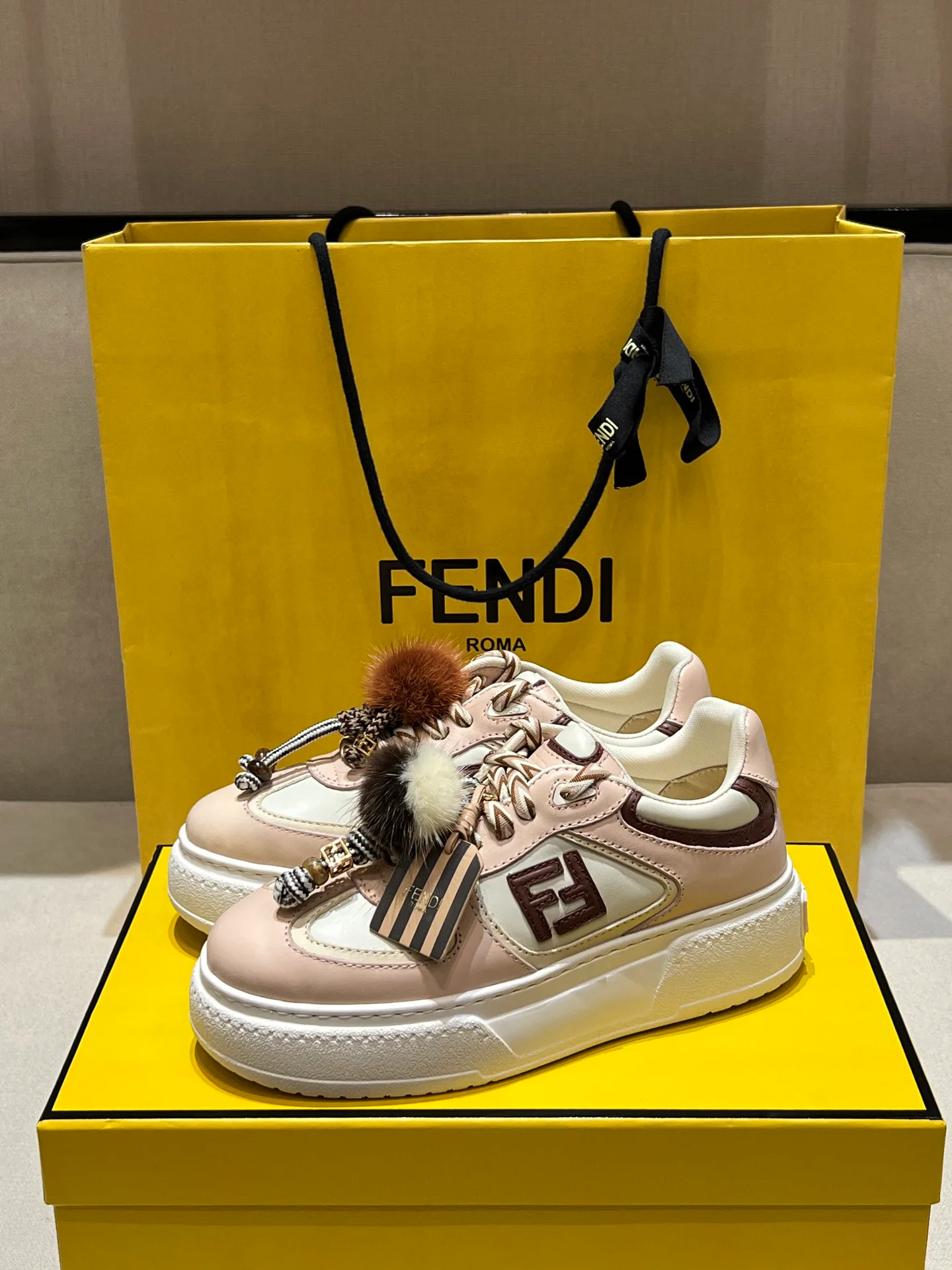 Women's Sneakers FENDI 18020651