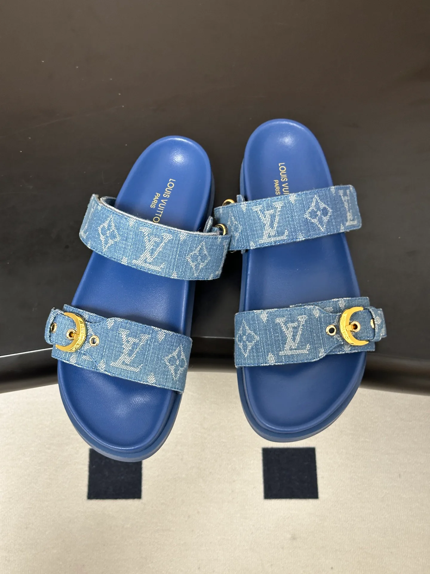 Women's Flip-Flops LOUIS VUITTON 18049597