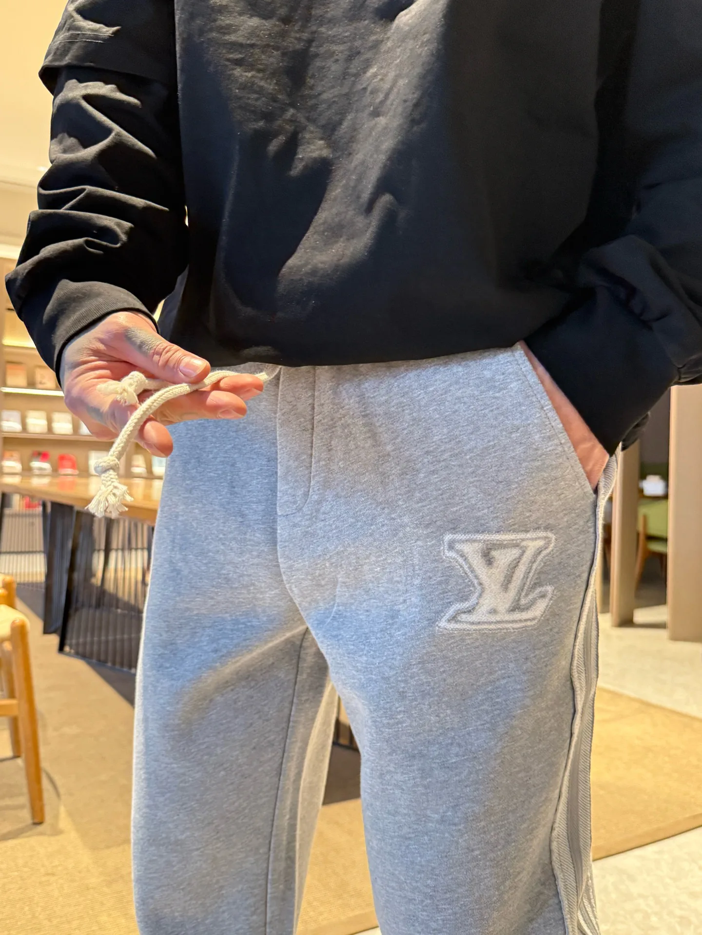 Men's Trousers LOUIS VUITTON 18345809