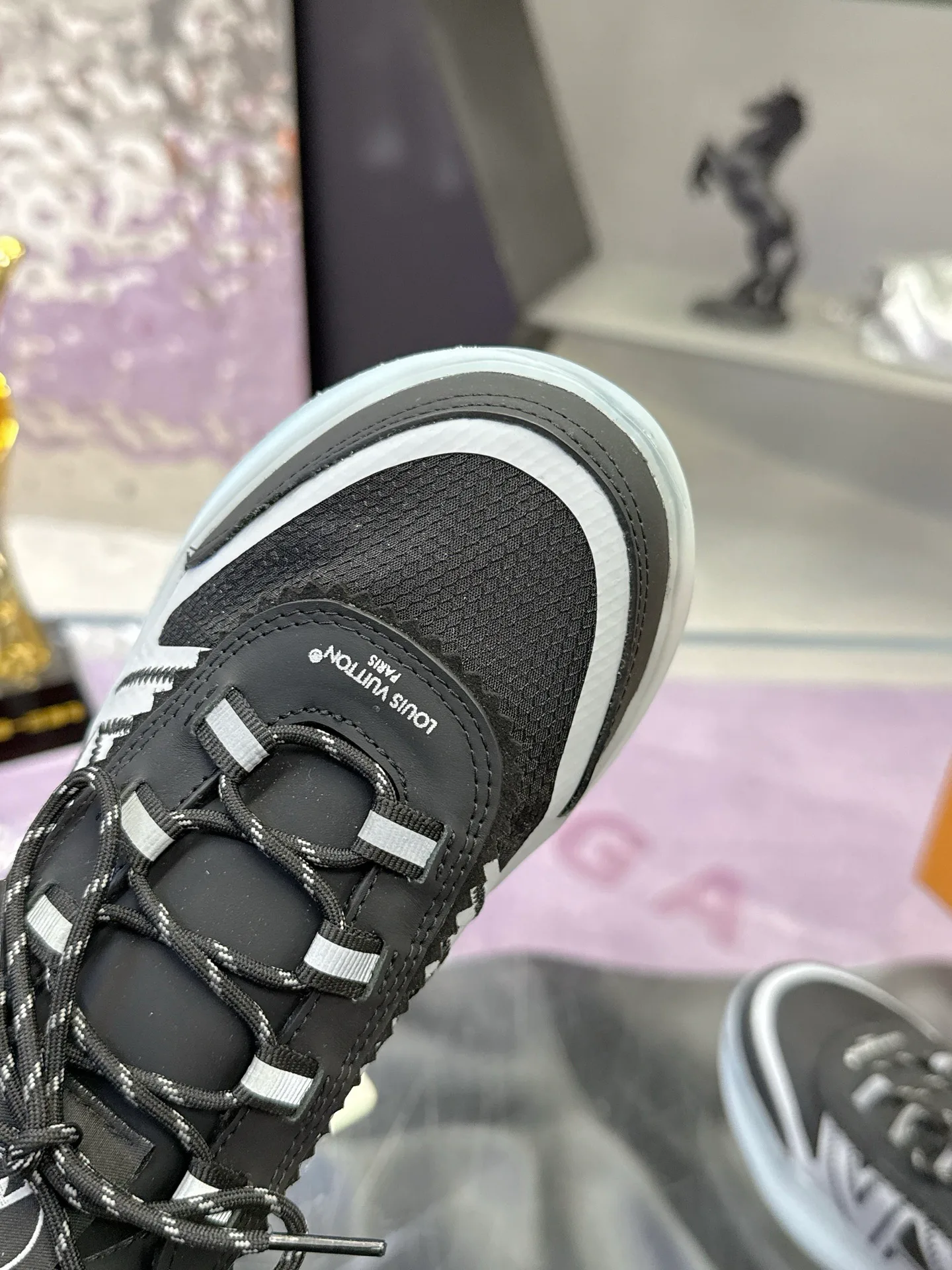 Women's Sneakers LOUIS VUITTON 17368528