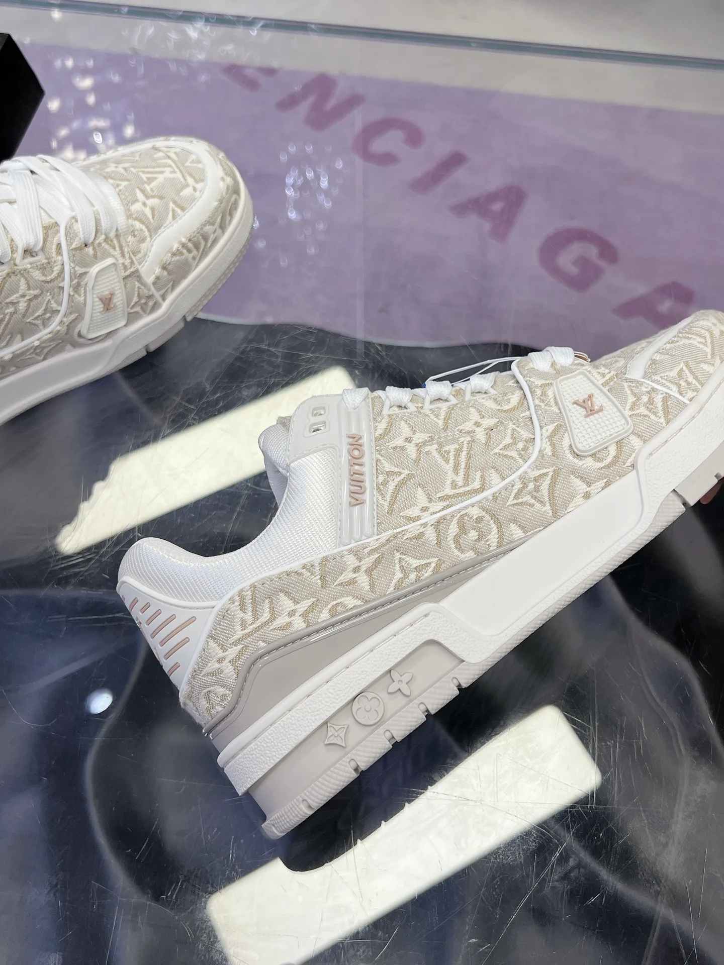 Men's Sneakers LOUIS VUITTON 17635618