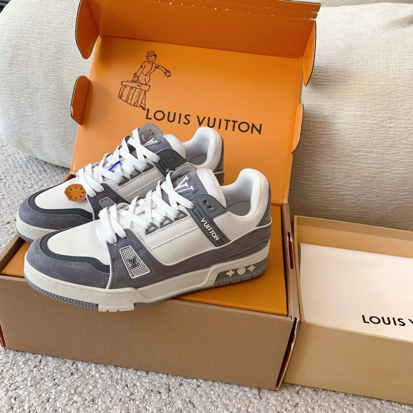 Women's Sneakers LOUIS VUITTON 18258360