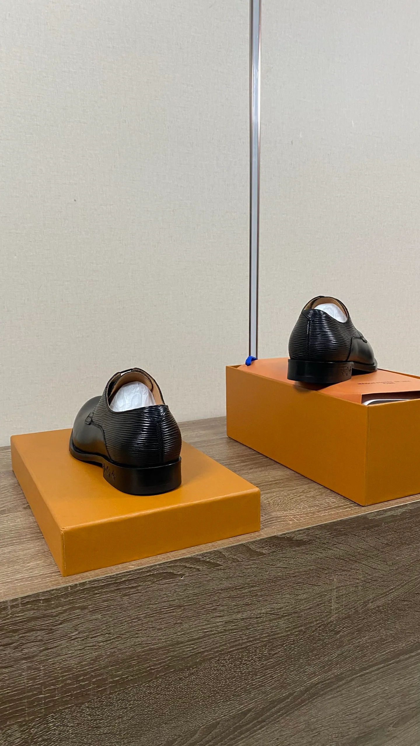 Men's Loafers And Dress Shoes LOUIS VUITTON 18078679