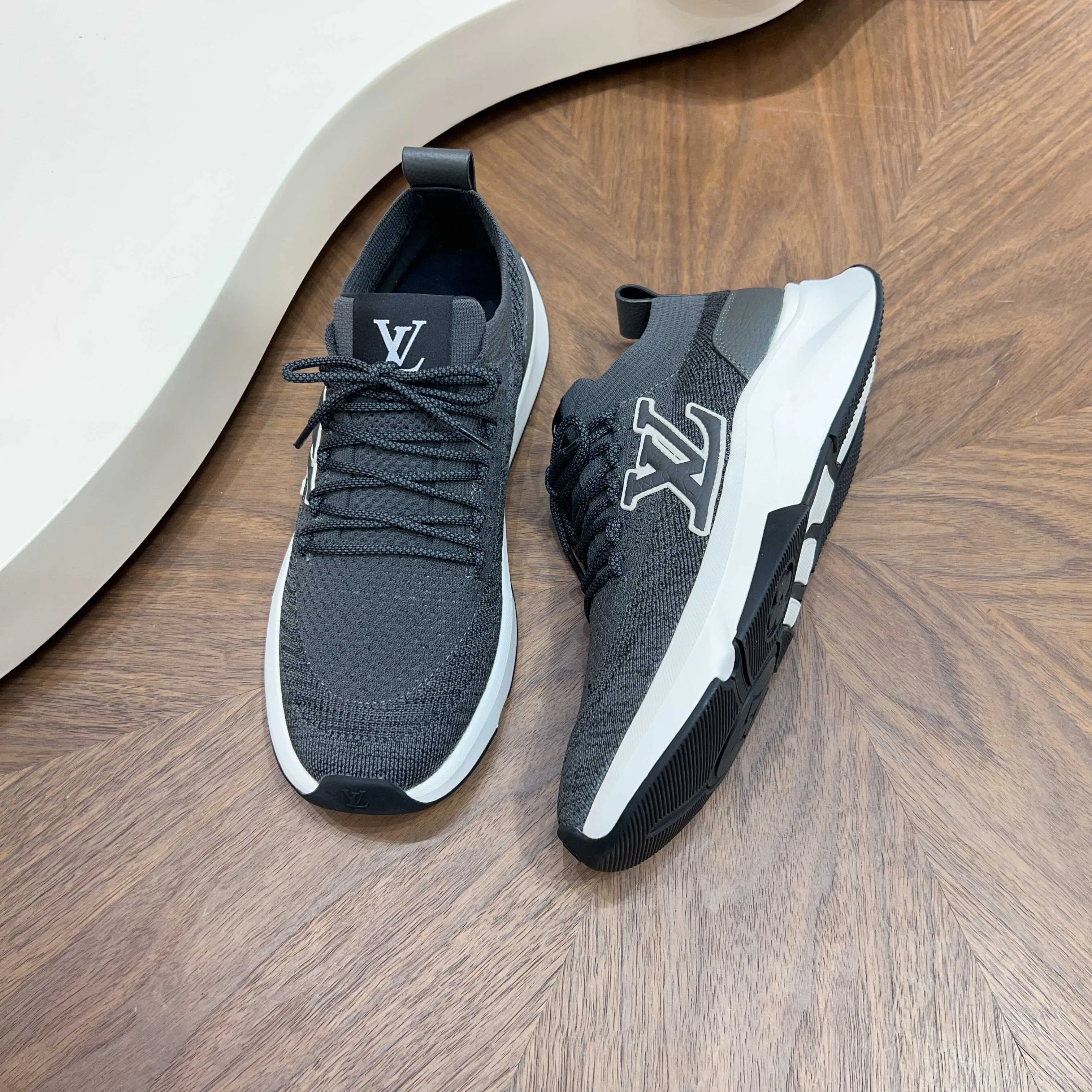 Men's Sneakers LOUIS VUITTON 17916666