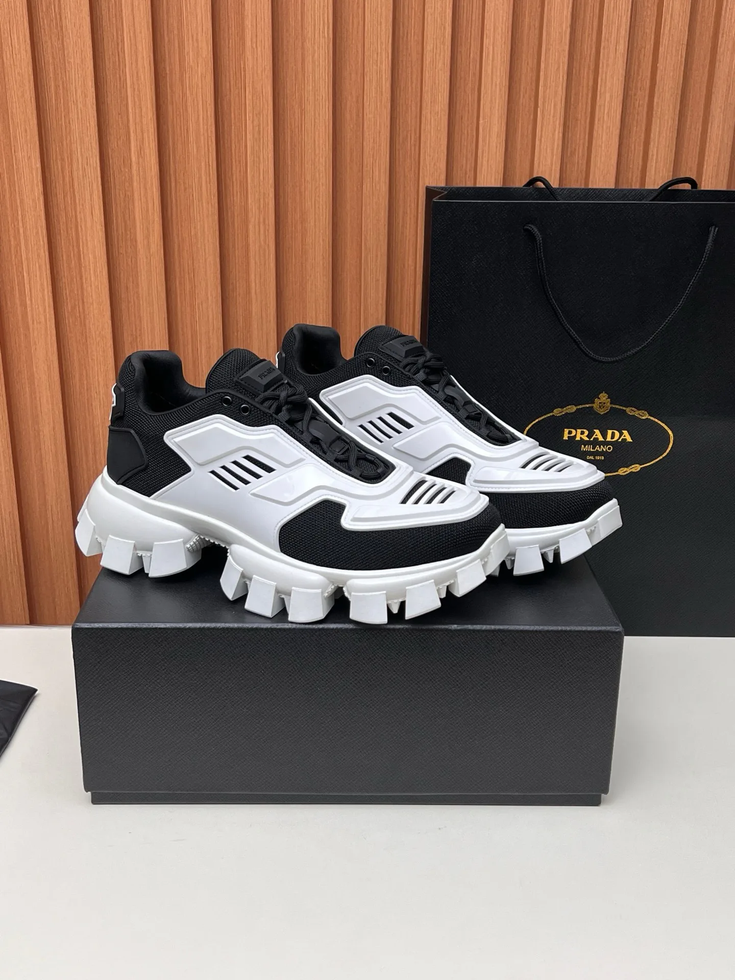 Women's Sneakers PRADA 17955143
