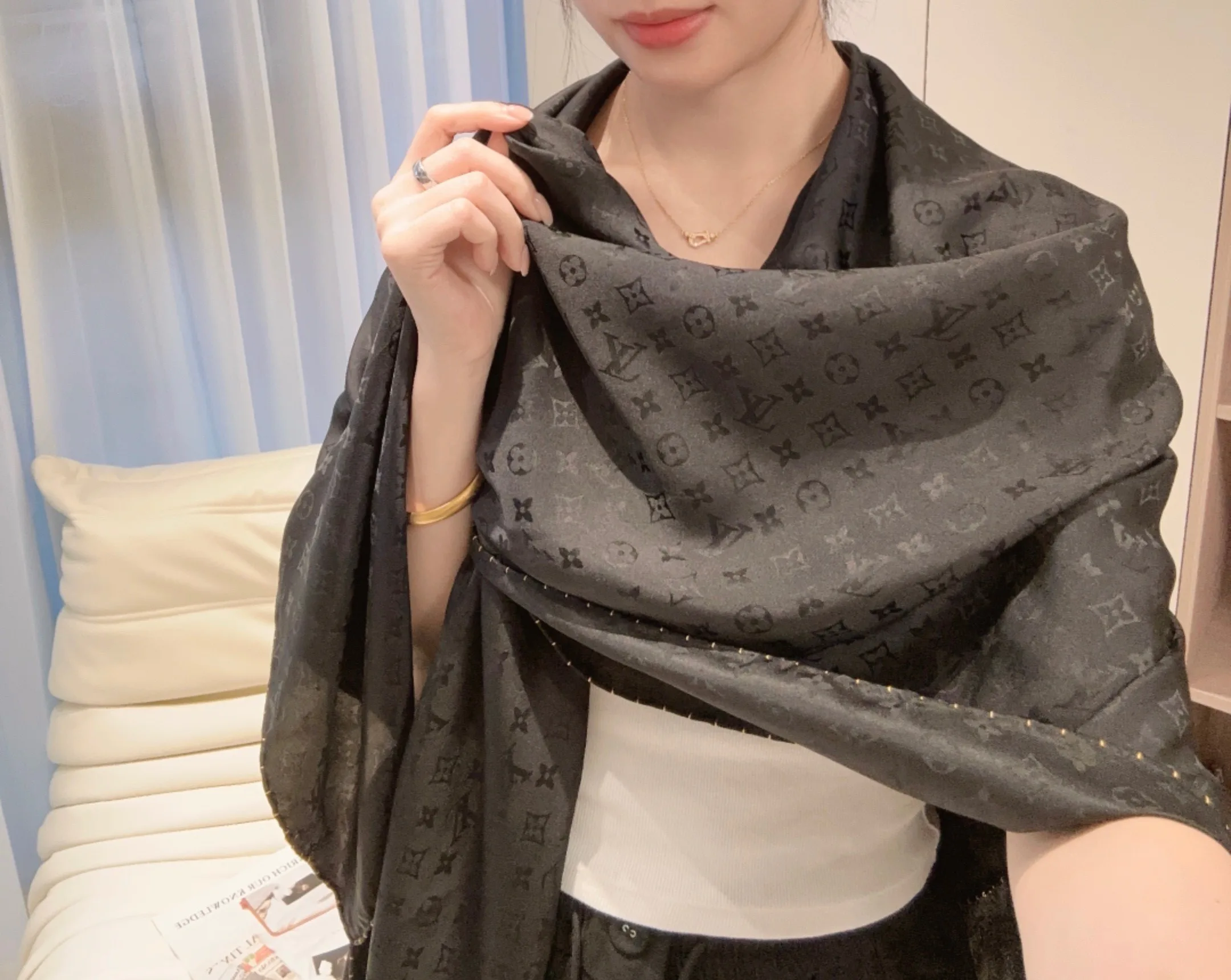 Silk Scarves LOUIS VUITTON 18401186