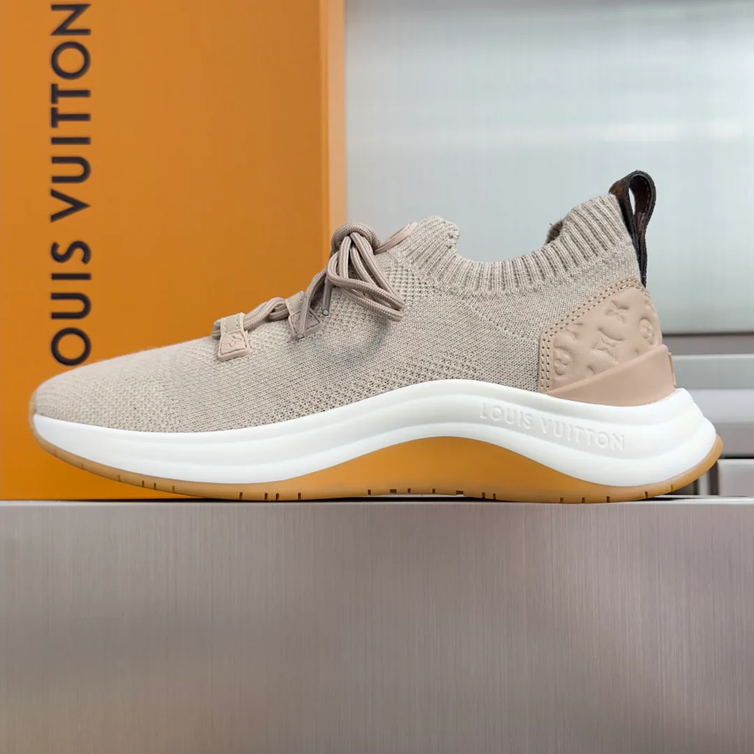 Women's Sneakers LOUIS VUITTON 17950536
