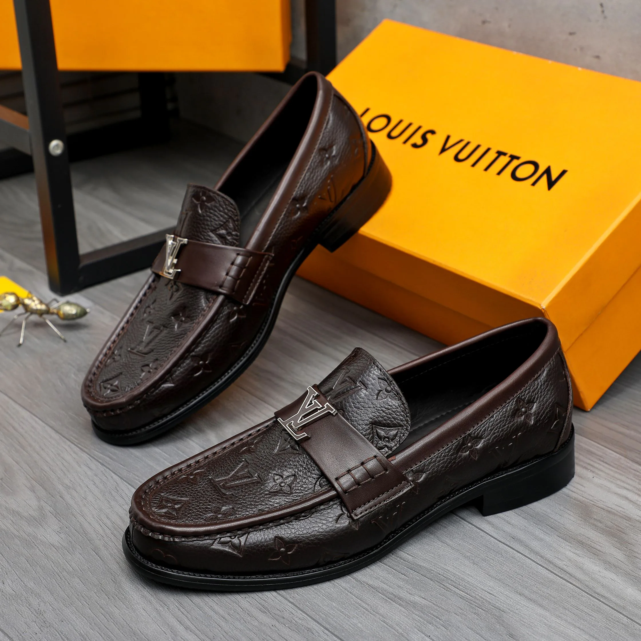 Men's Loafers And Dress Shoes LOUIS VUITTON 17812316