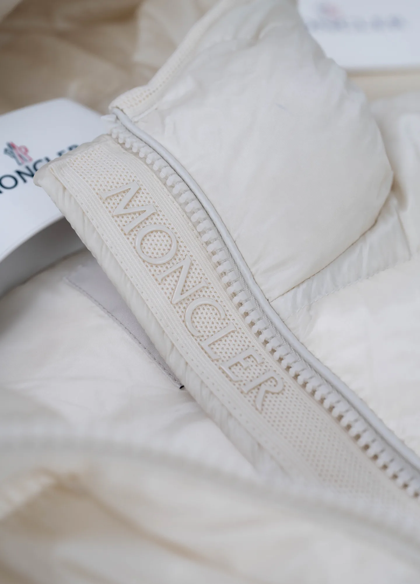 Women's Jackets And Down Jackets MONCLER 18141266