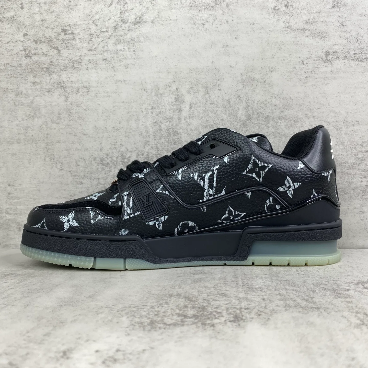 Men's Sneakers LOUIS VUITTON 17818940