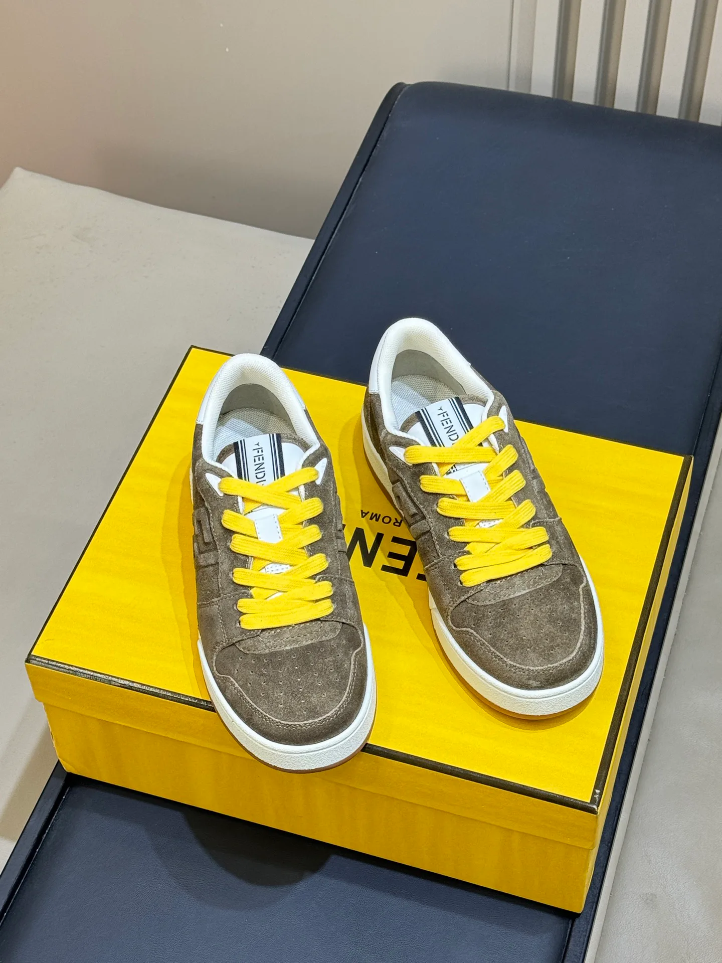 Women's Sneakers FENDI 18073185